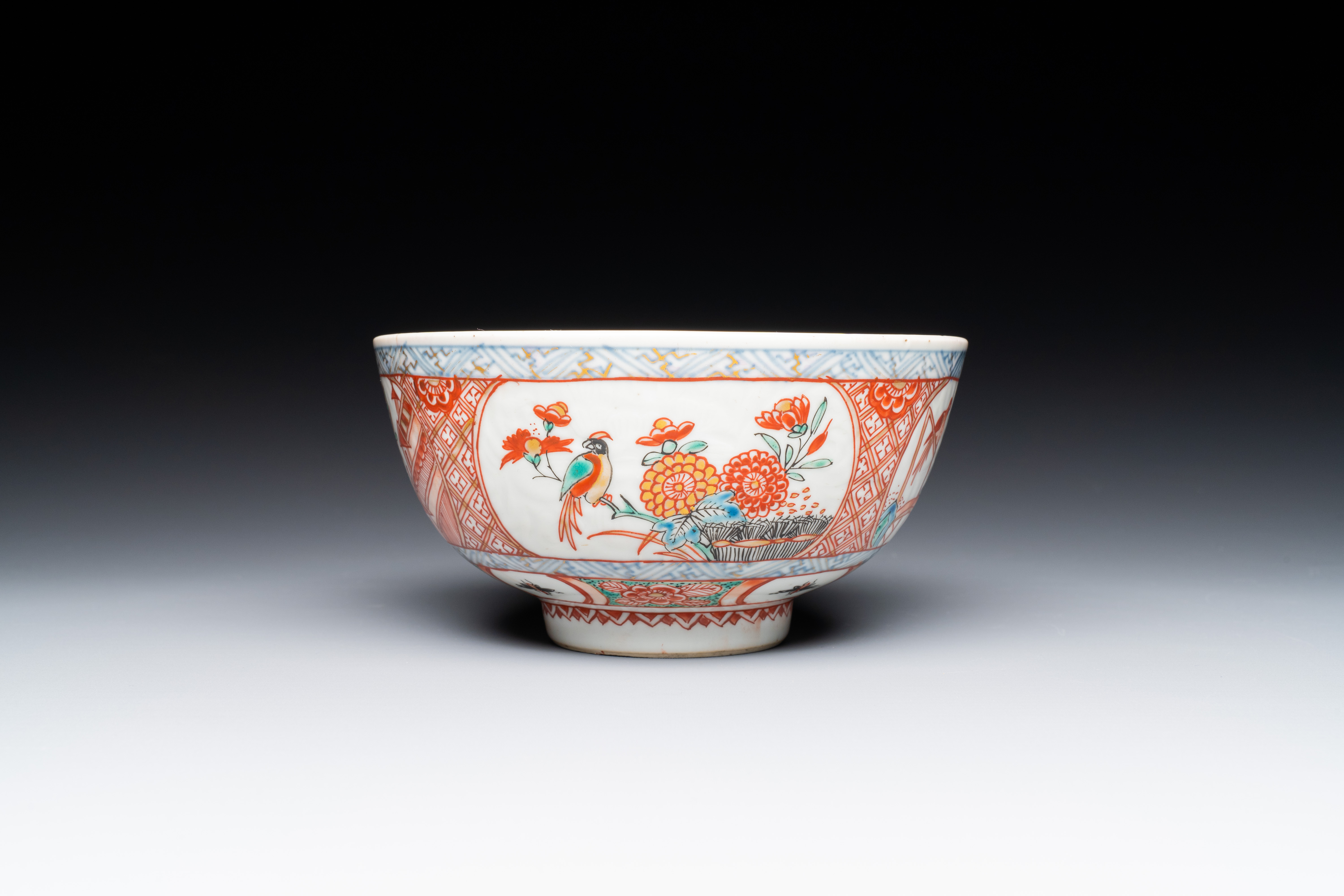 A pair of Chinese English-decorated plates and a Dutch-overdecorated Chinese bowl and plate, Qianlon - Image 6 of 9