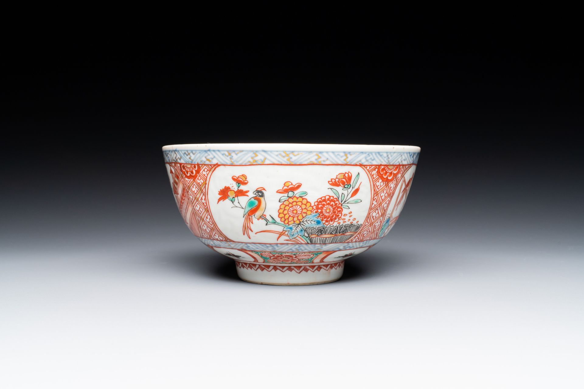 A pair of Chinese English-decorated plates and a Dutch-overdecorated Chinese bowl and plate, Qianlon - Bild 6 aus 9