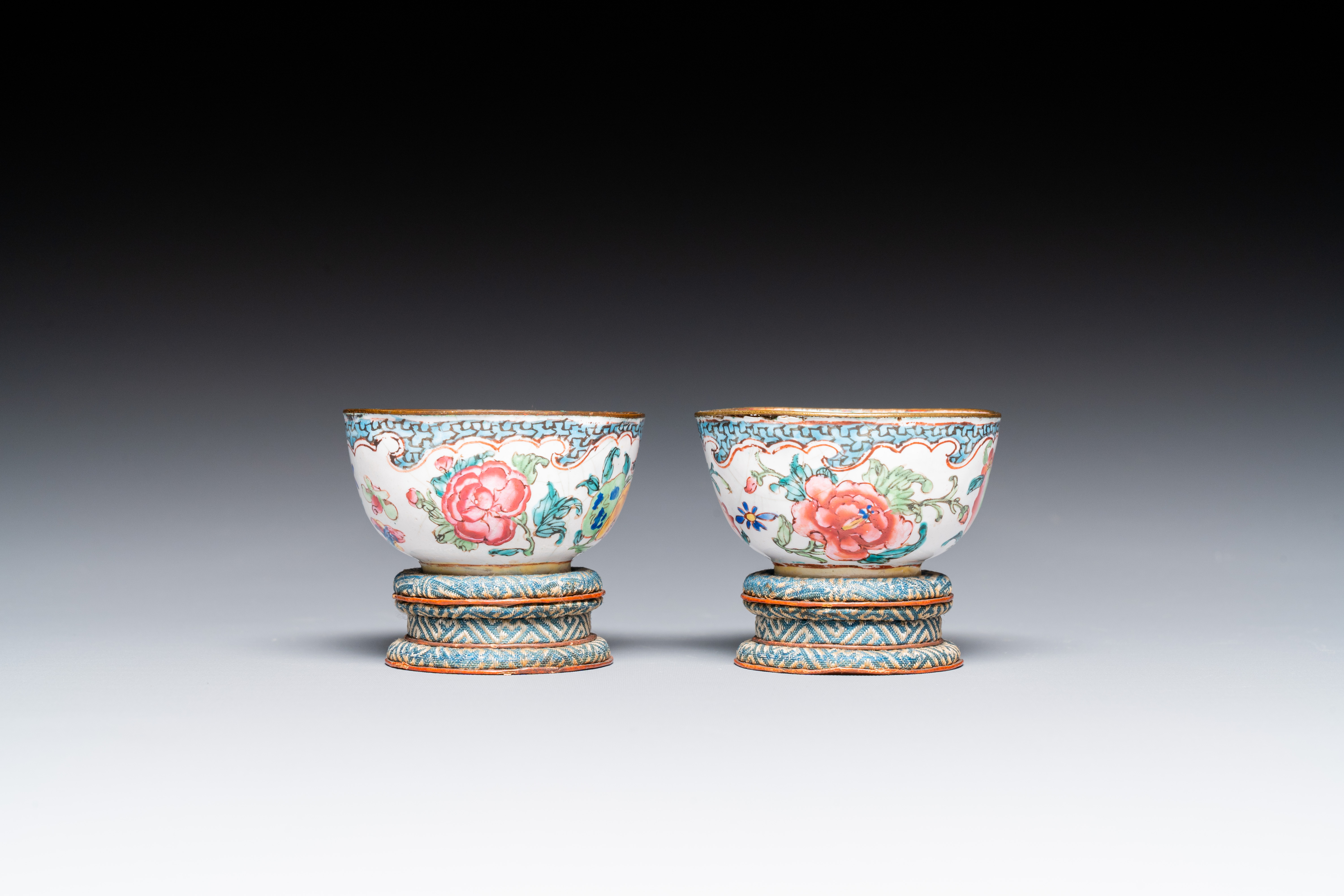 A pair of fine Chinese Canton enamel cups and three saucers with floral design, Yongzheng/Qianlong - Image 4 of 10