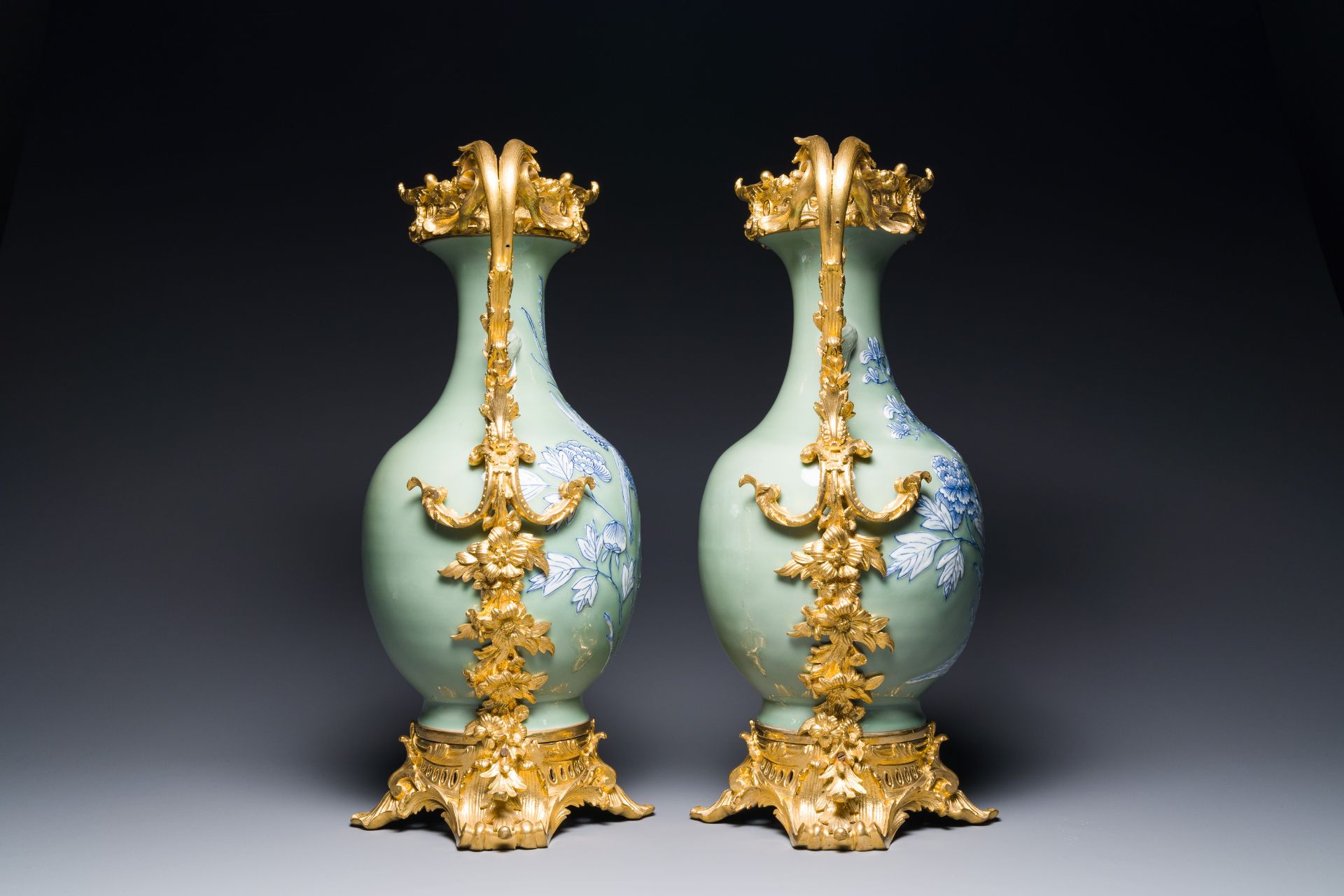 A pair of Chinese blue and white celadon vases with gilt bronze mounts, 19th C. - Image 4 of 6