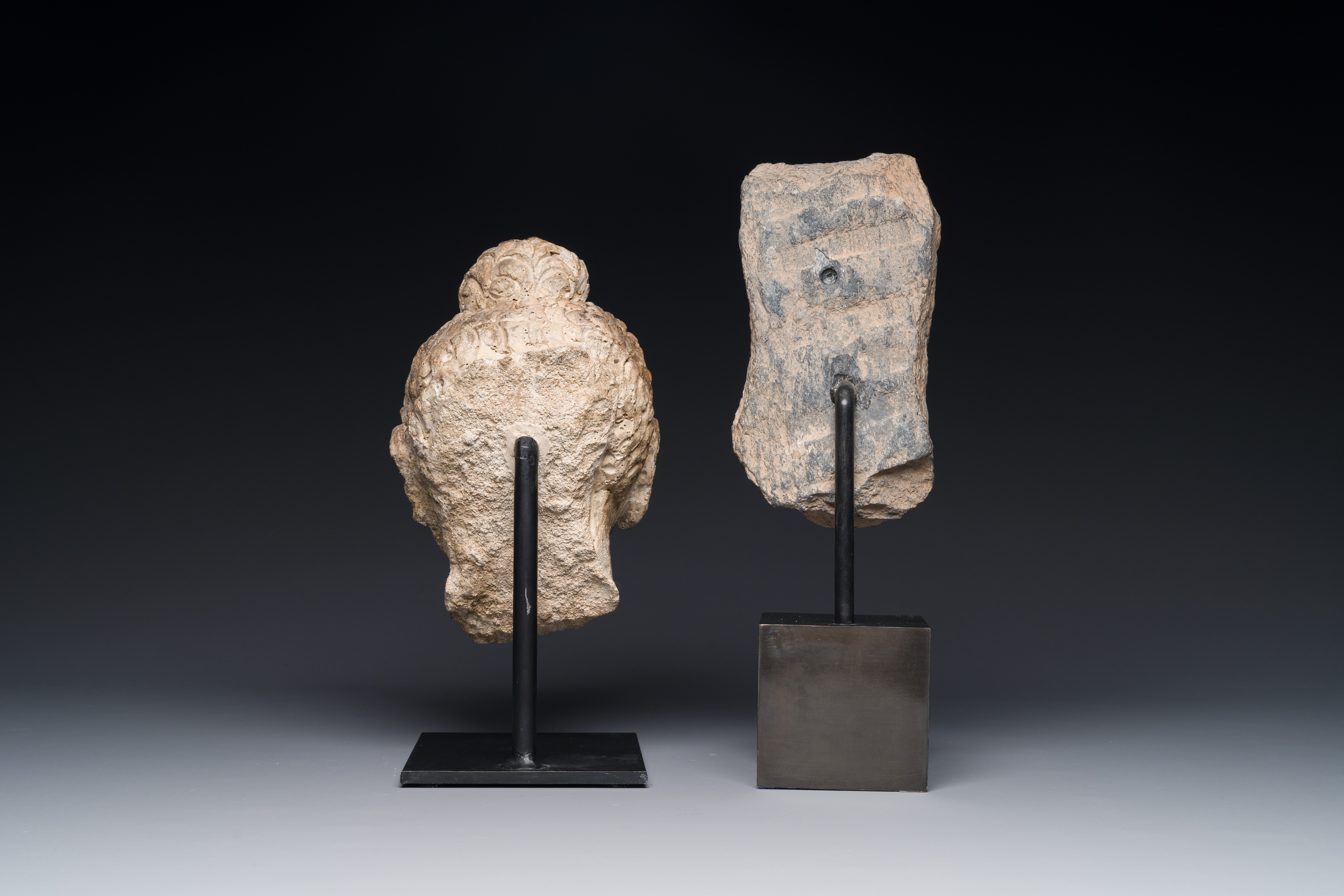 A Gandhara fragment of a stucco Sakyamuni head and a grey schist Bodhisattva head, 1/4th C. - Image 7 of 12