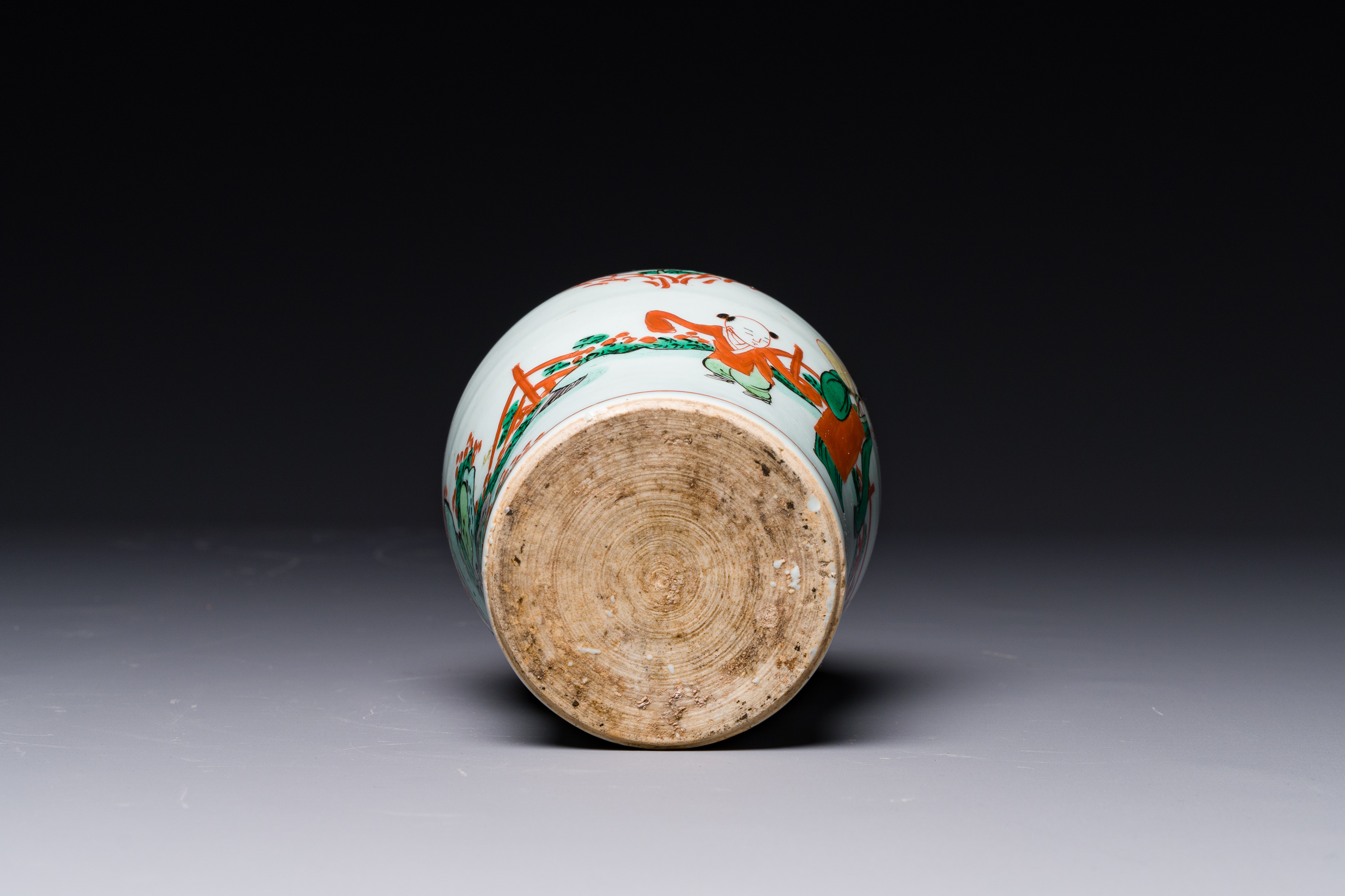 A small Chinese wucai jar with figures in a landscape, Transition period - Image 6 of 6