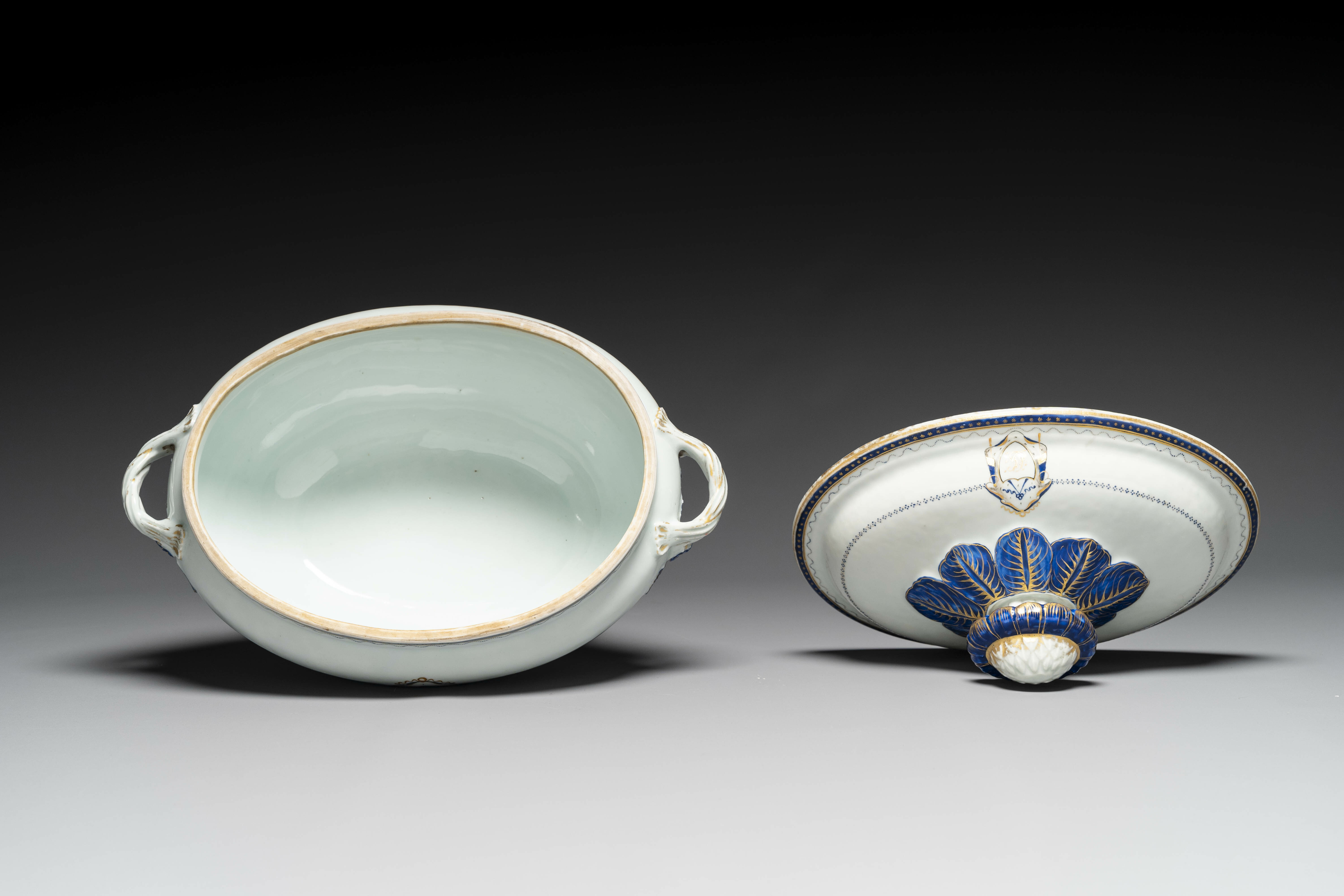 A Chinese export monogrammed blue-enameled and gilt tureen and cover, Qianlong - Image 5 of 6