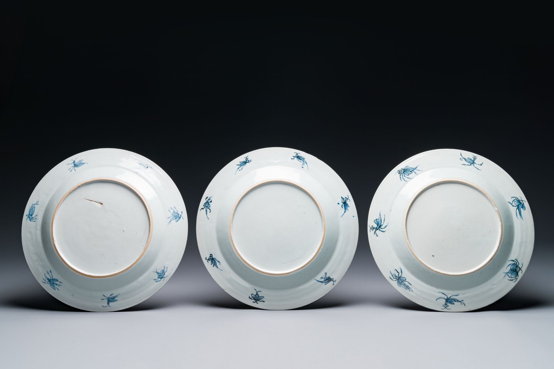 Three Chinese Imari-style plates with 'Parasol ladies' after Cornelis Pronk, Qianlong - Image 2 of 2