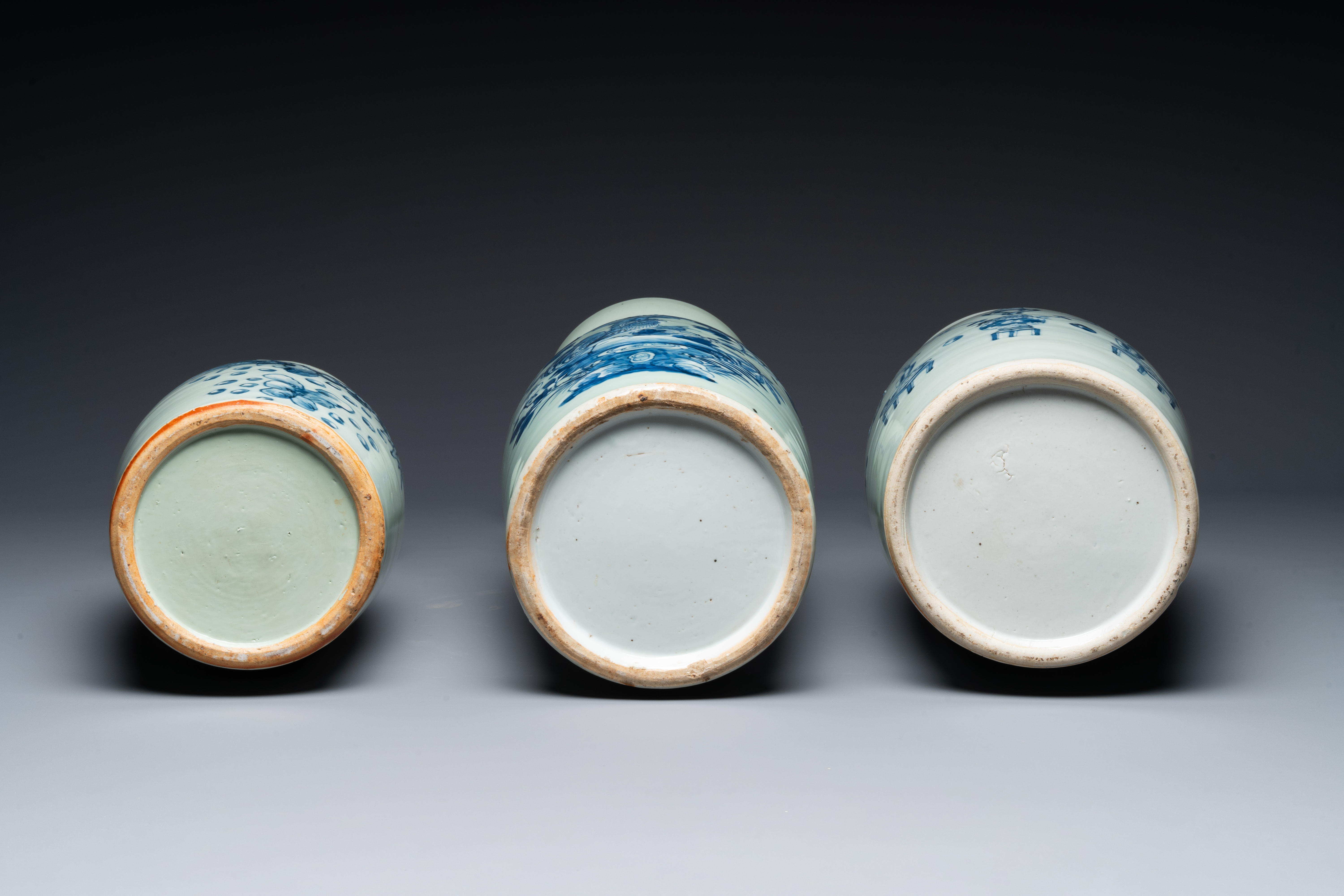 Three Chinese celadon-ground blue and white vases and two famille rose jars, 19/20th C. - Image 4 of 6