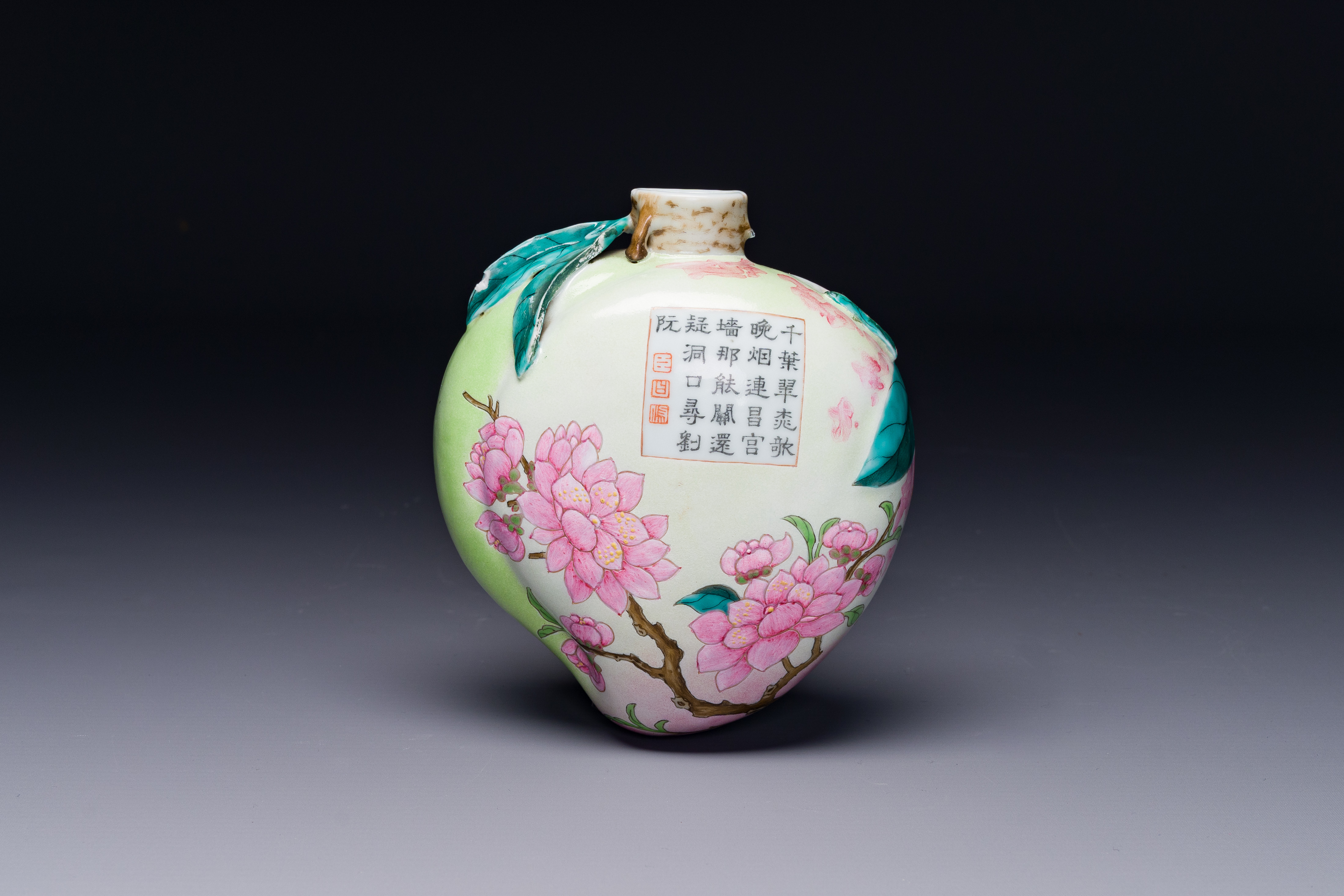 A rare Chinese famille rose peach-shaped wall pocket vase with inscription, 19th C.