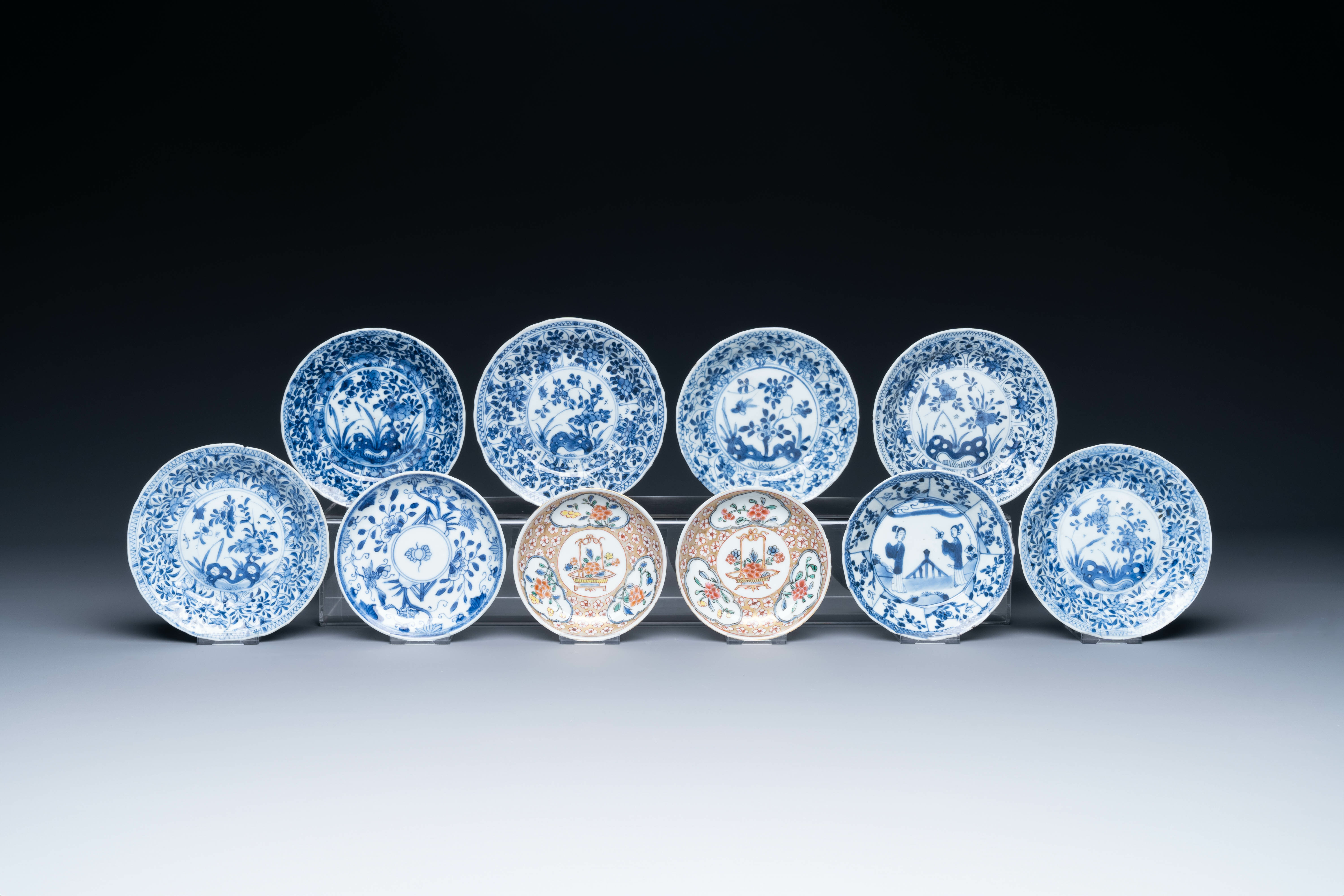 A varied collection of 18 pieces Chinese blue and white and famille rose porcelain, Kangxi/Yongzheng - Image 2 of 11