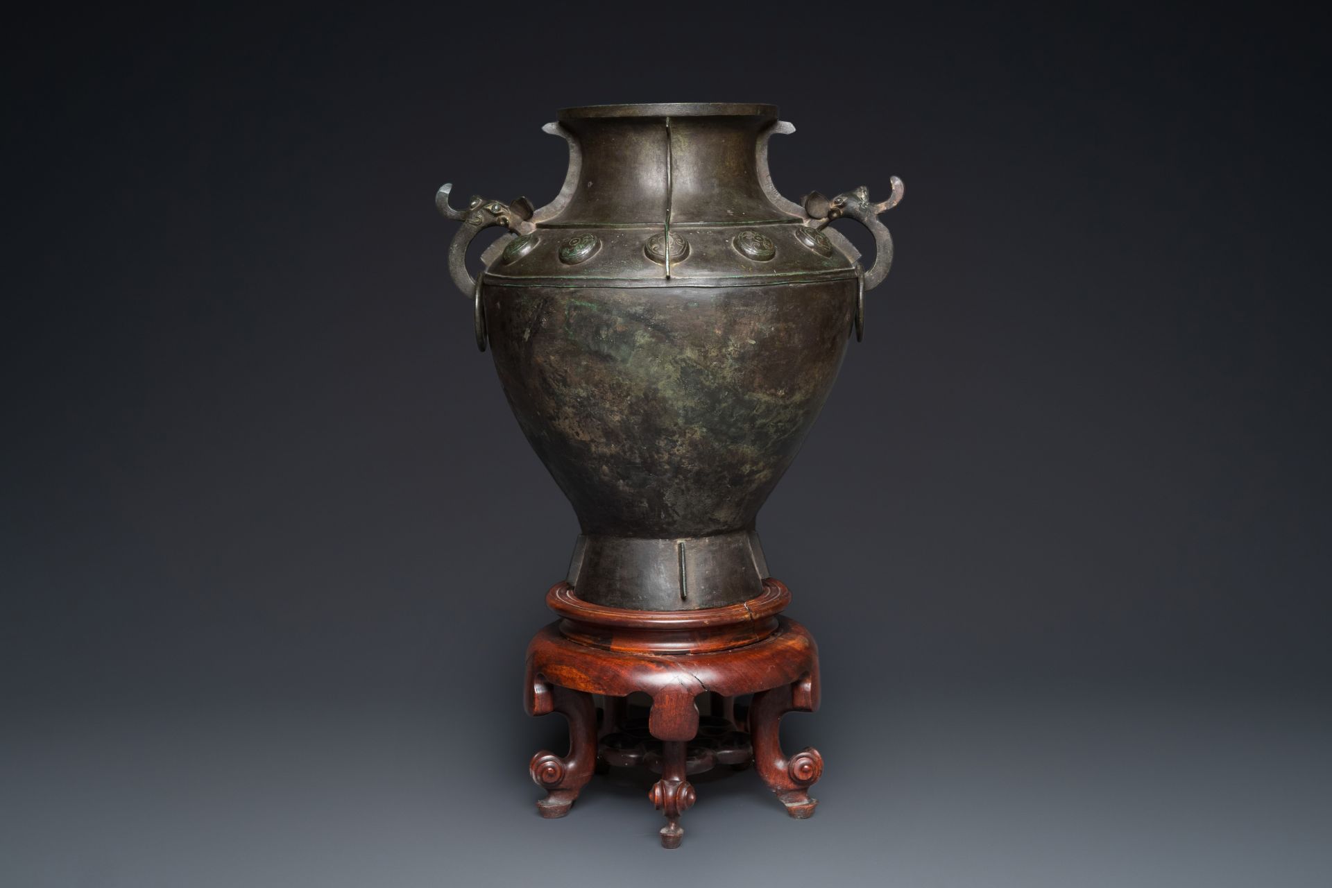 A rare massive Chinese archaistic bronze 'lei' wine vessel with inscription, Song - Bild 2 aus 30