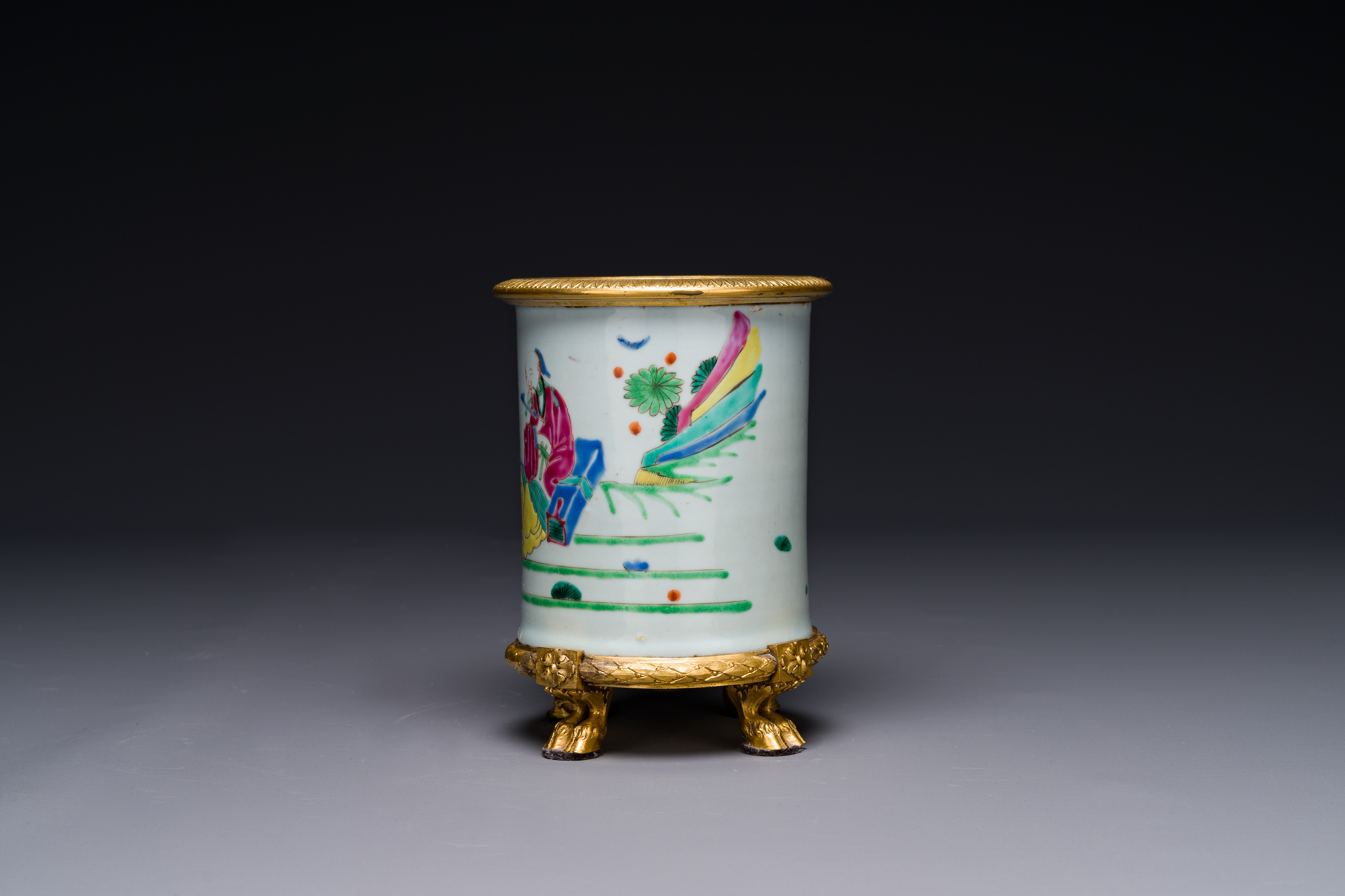 A Chinese famille rose 'Tao Yuanming é™¶æ·µæ˜Ž' brush pot with gilt bronze mounts, Yongzheng - Image 2 of 6