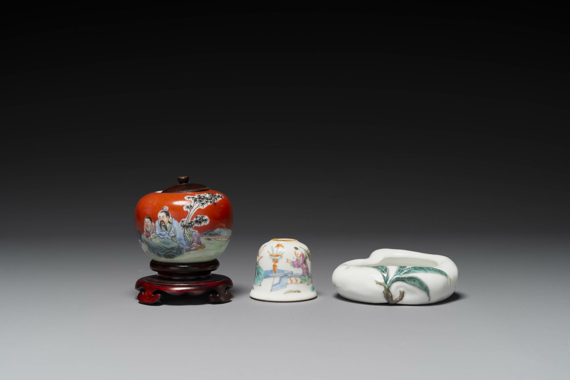 Group of three Chinese famille rose scholarâ€™s desk objects, Qianlong mark, 19/20th C. - Image 2 of 5