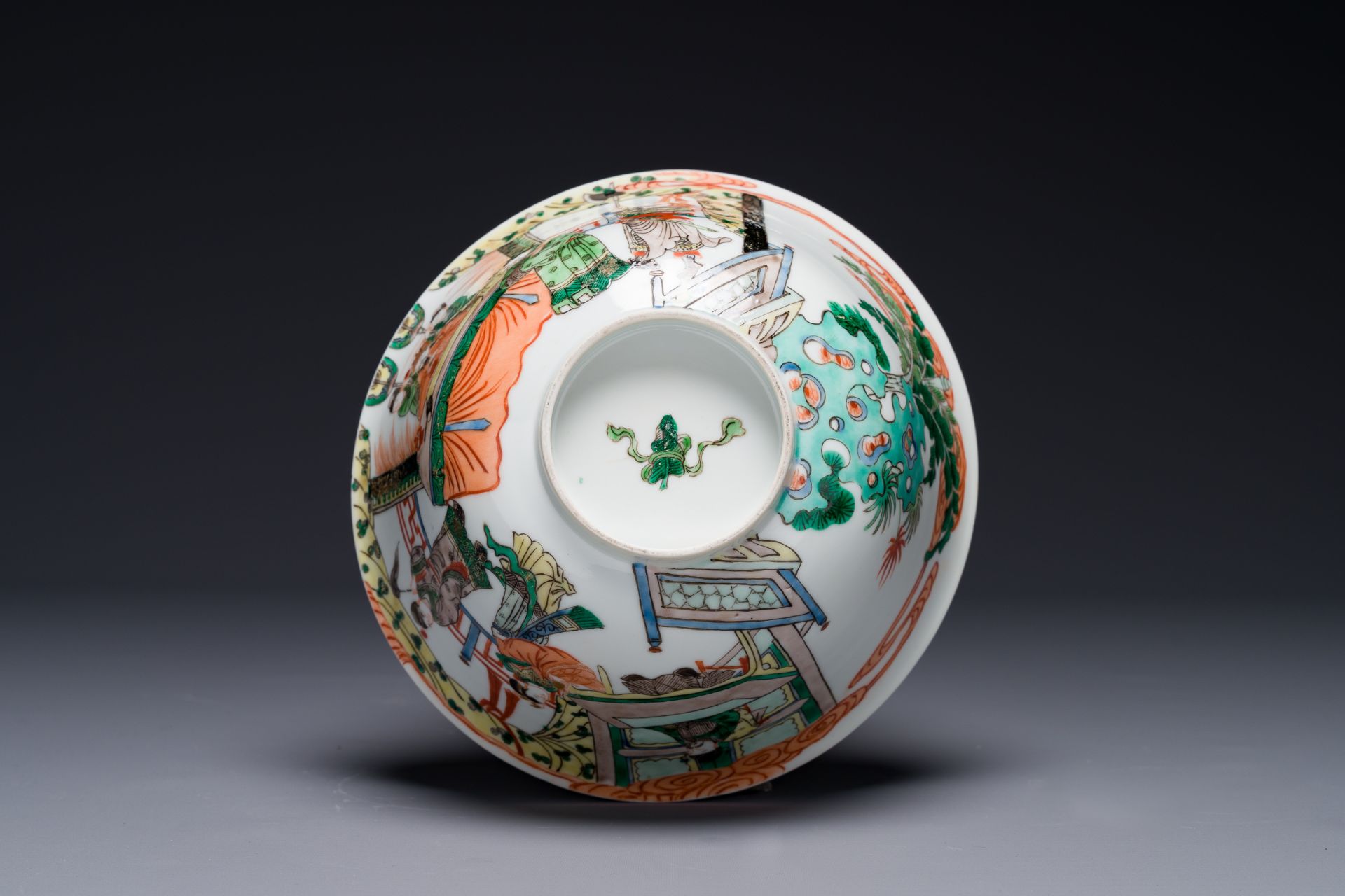 A Chinese famille verte bowl with narrative design, 19th C. - Image 6 of 6