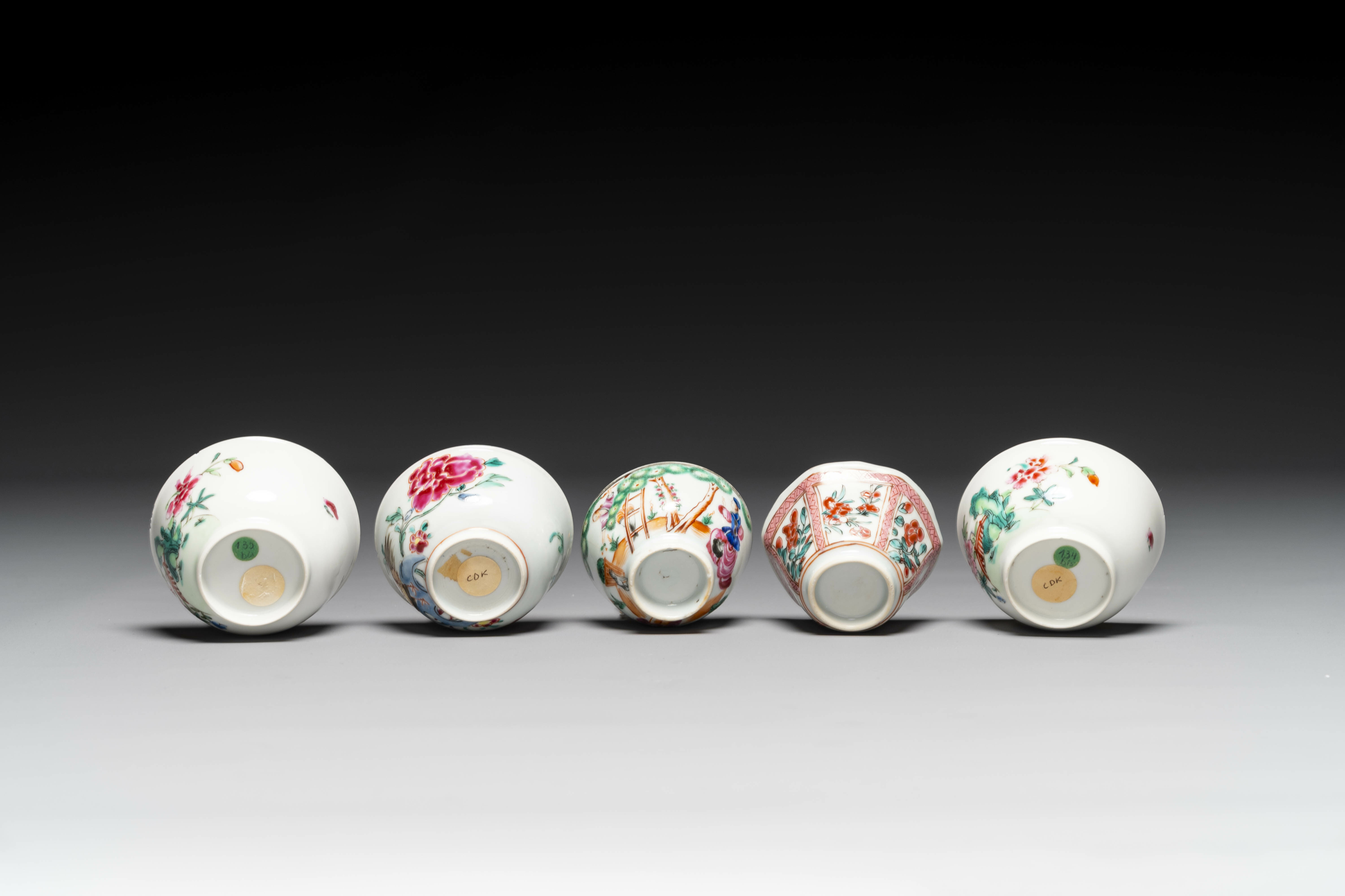 A varied collection of Chinese famille rose porcelain, Yongzheng/Qianlong - Image 5 of 13
