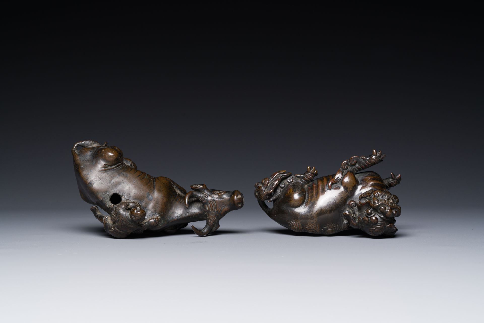 Two Chinese bronze water droppers, Ming/Qing - Image 6 of 7