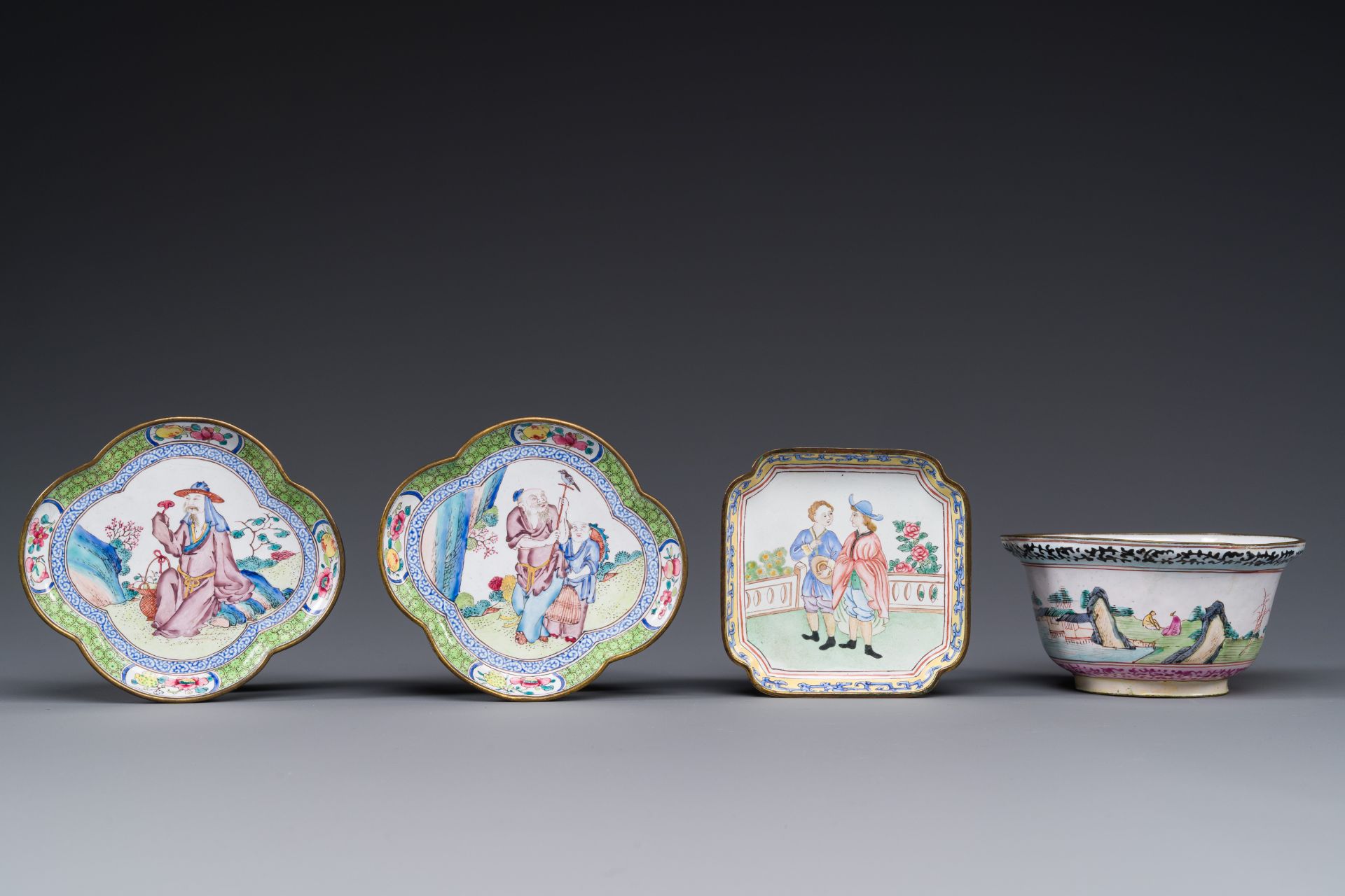 Three Chinese Canton enamel saucers and a bowl, Shangxin èµå¿ƒ mark, Yongzheng/Qianlong - Bild 2 aus 3