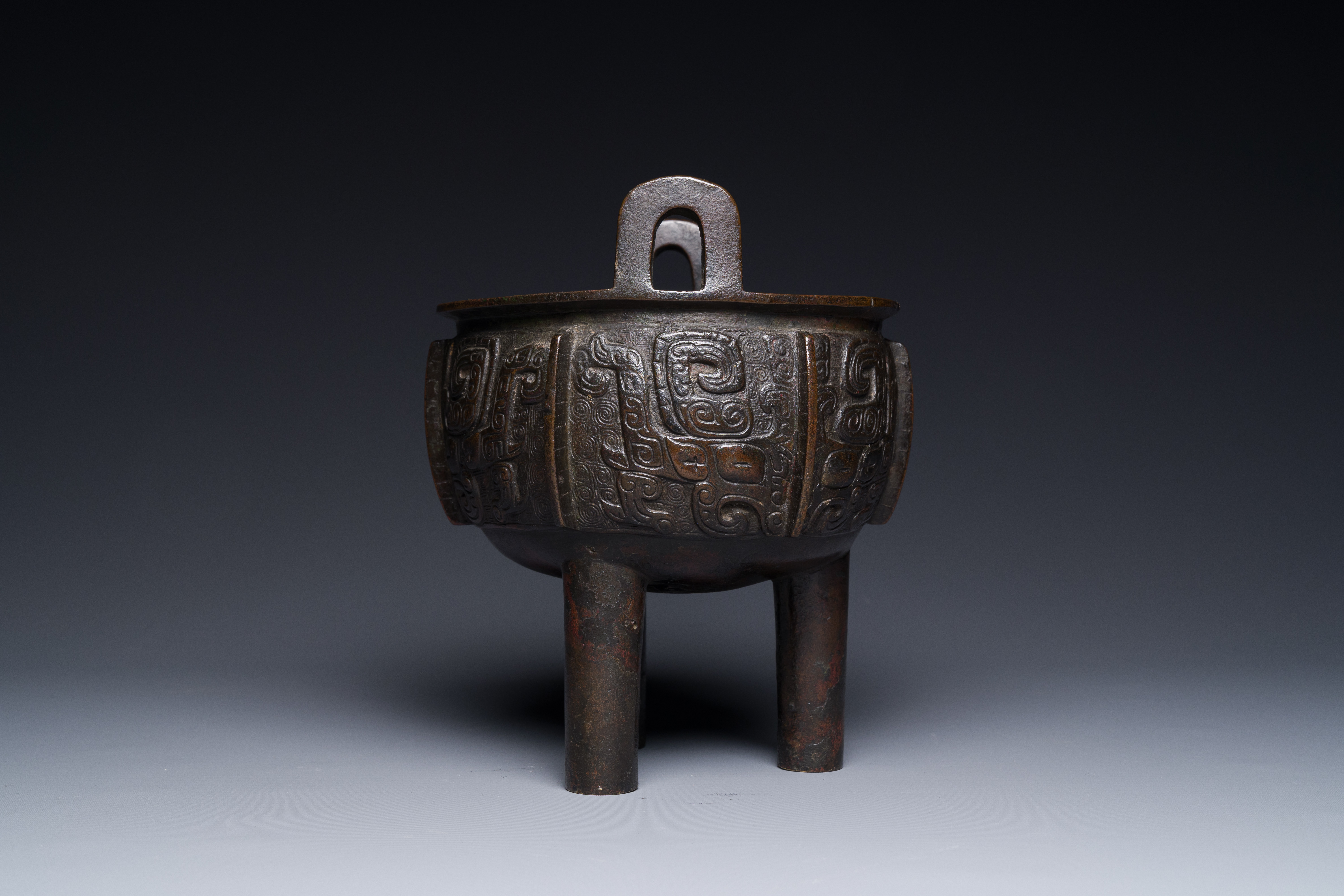 A Chinese archaistic bronze tripod censer on wooden stand, 'ding', Song/Ming - Image 15 of 21