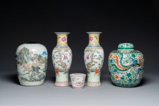 A pair of Chinese famille rose vases, two jars and a box with cover, 19/20th C.