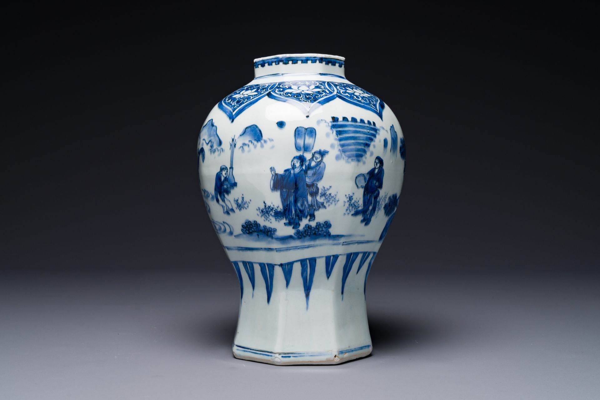 A Chinese blue and white octagonal 'Jia Guan Jin Jue åŠ å®˜æ™‰çˆµ' vase, Transitional period