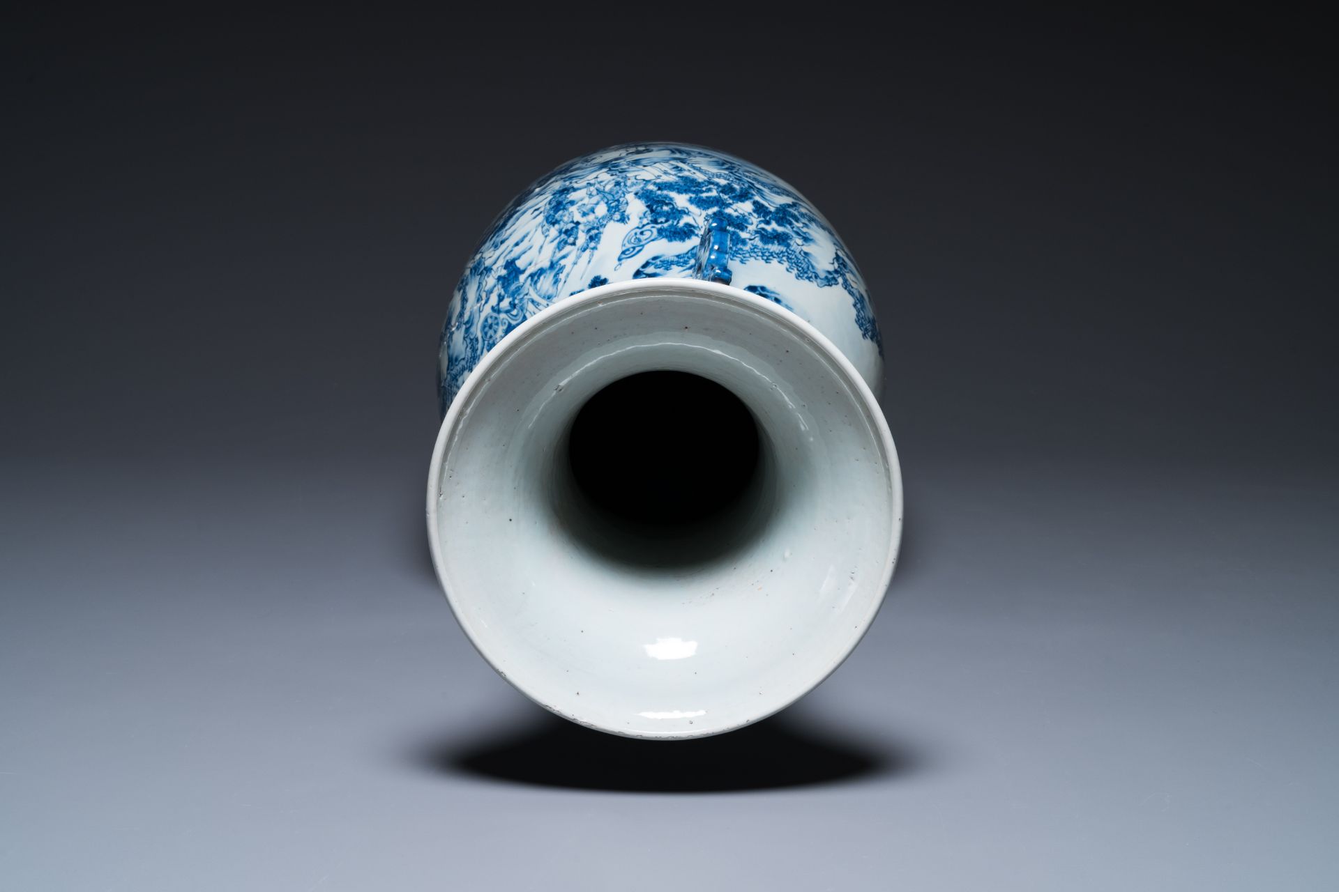 A large Chinese blue, white and copper-red vase with a mountainous river landscape, 19th C. - Image 5 of 6