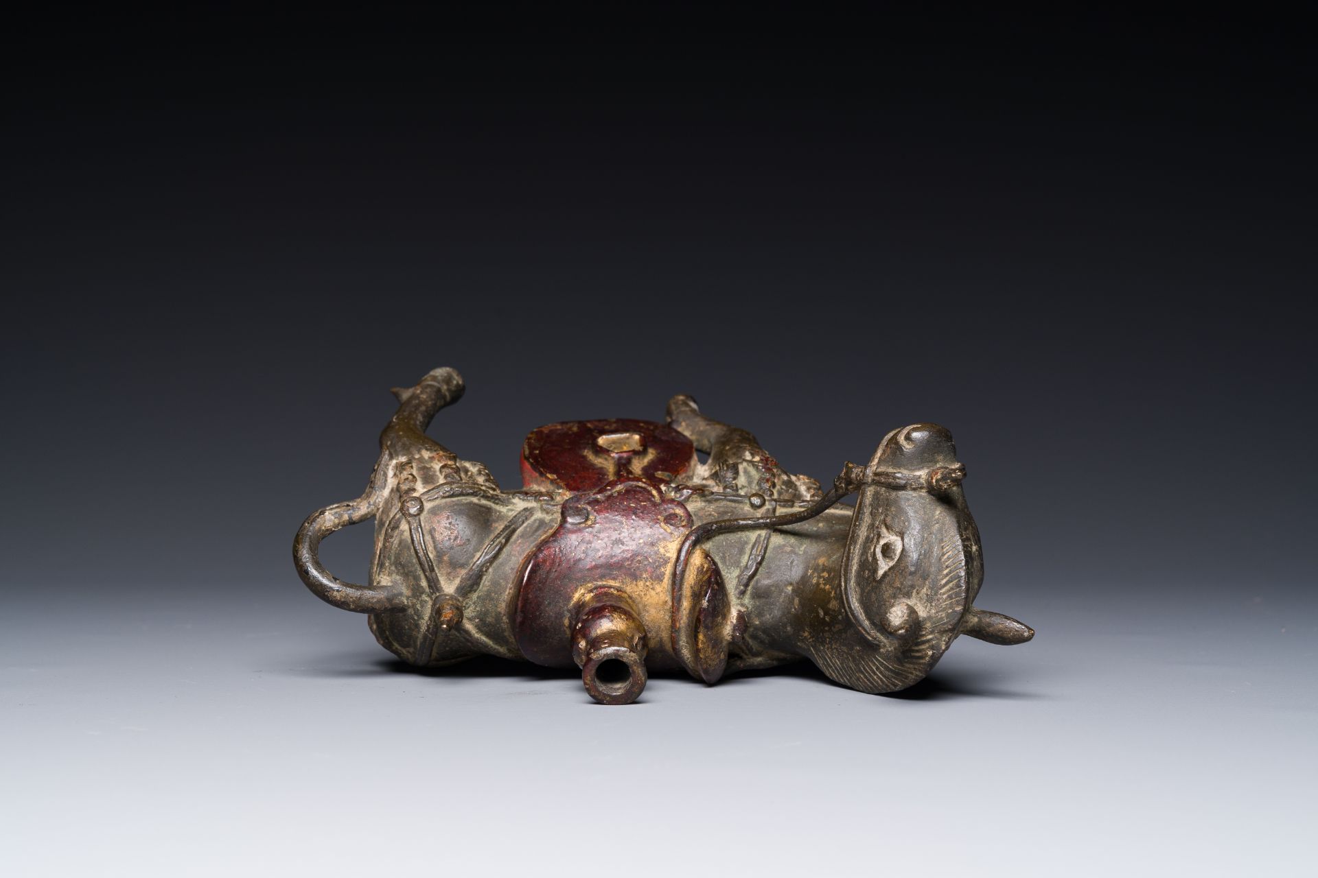 A rare Chinese partly lacquered and gilt bronze incense holder in the shape of a horse, Yuan/early M - Bild 6 aus 7