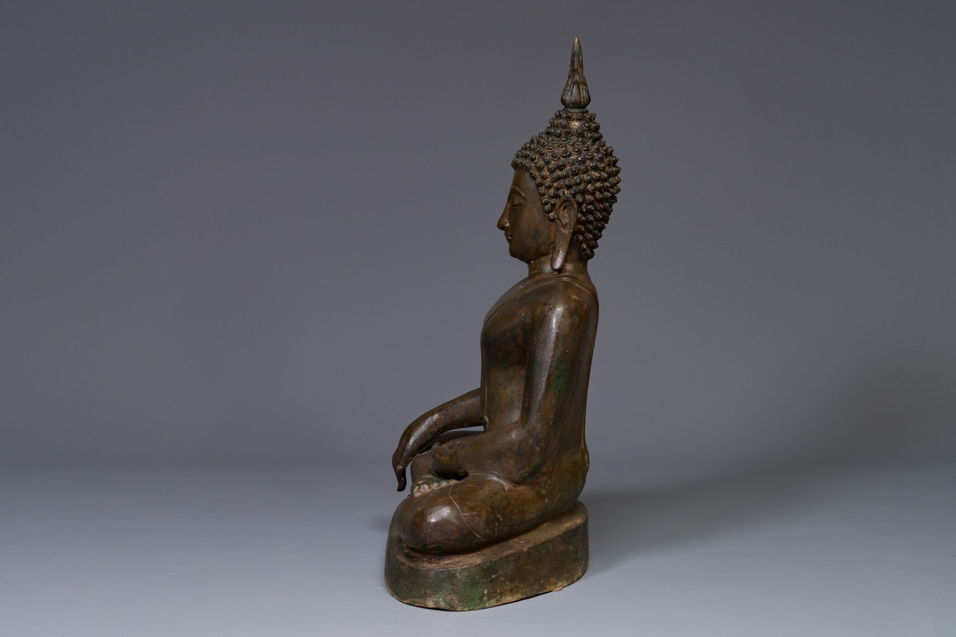 A Thai bronze Buddha in bhumisparsha mudra, 18/19th C. - Image 12 of 18