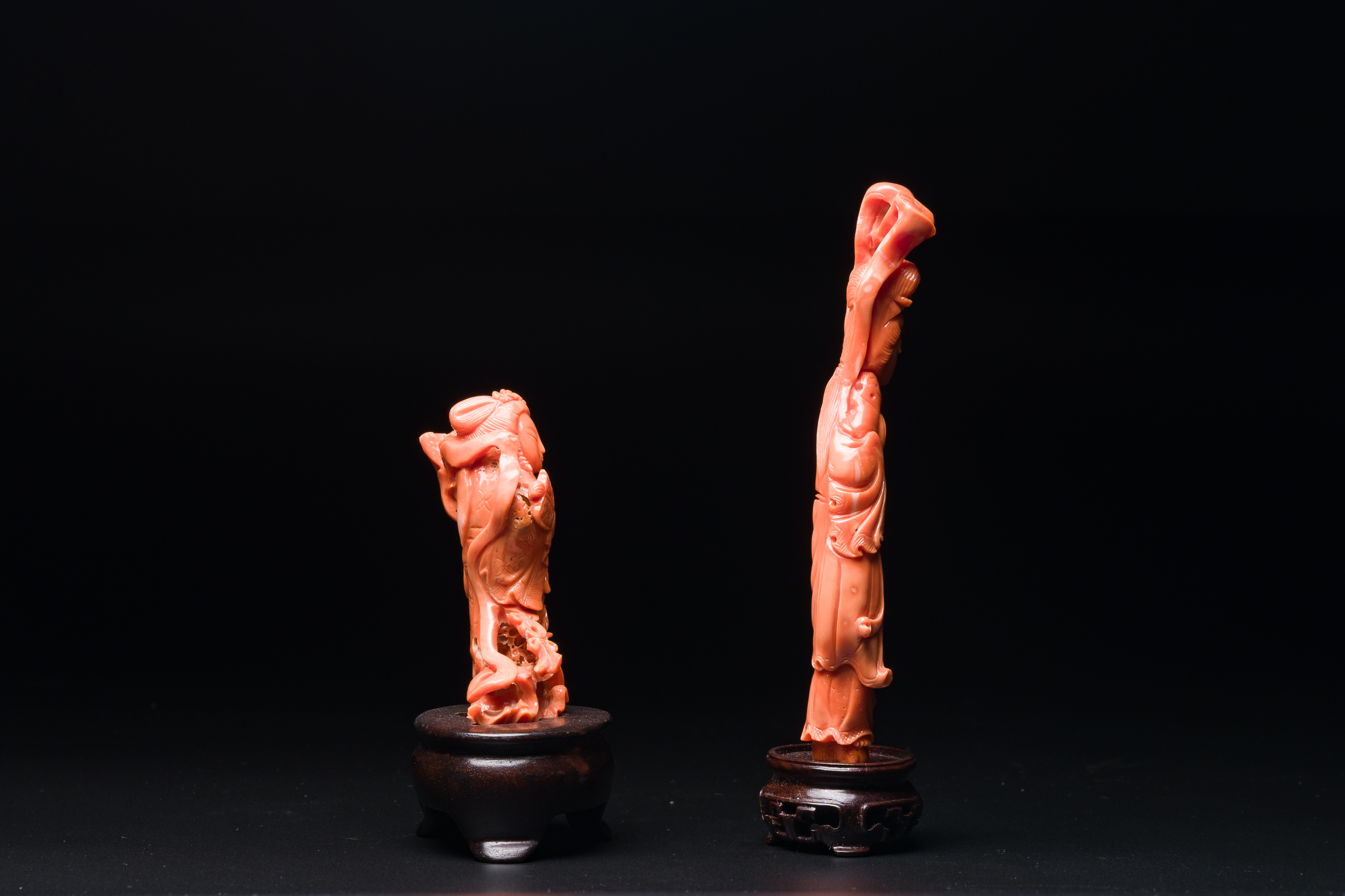 Two Chinese red coral figures of female deities, 19/20th C. - Image 4 of 4