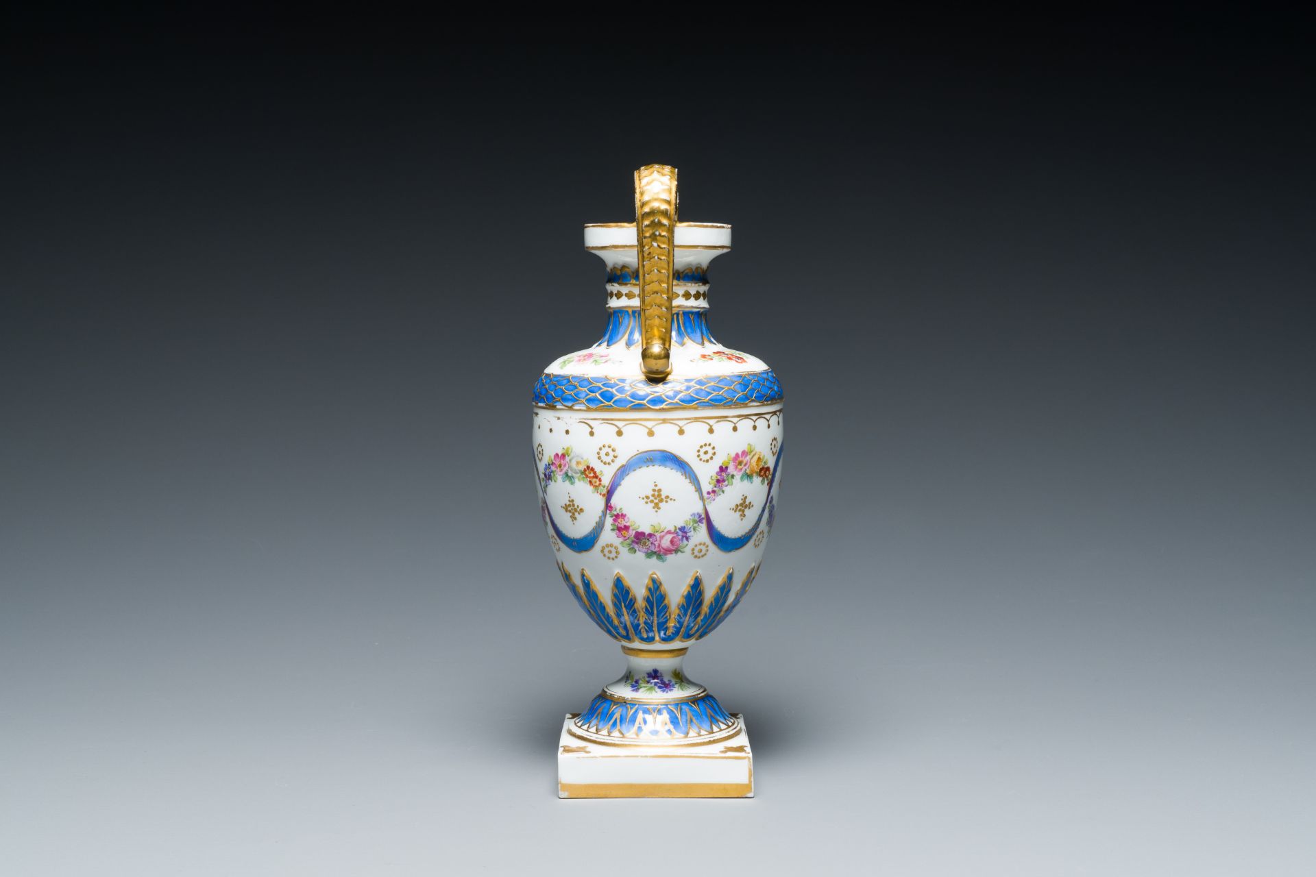 A French polychrome porcelain Sevres-style vase, 19th C. - Bild 2 aus 16
