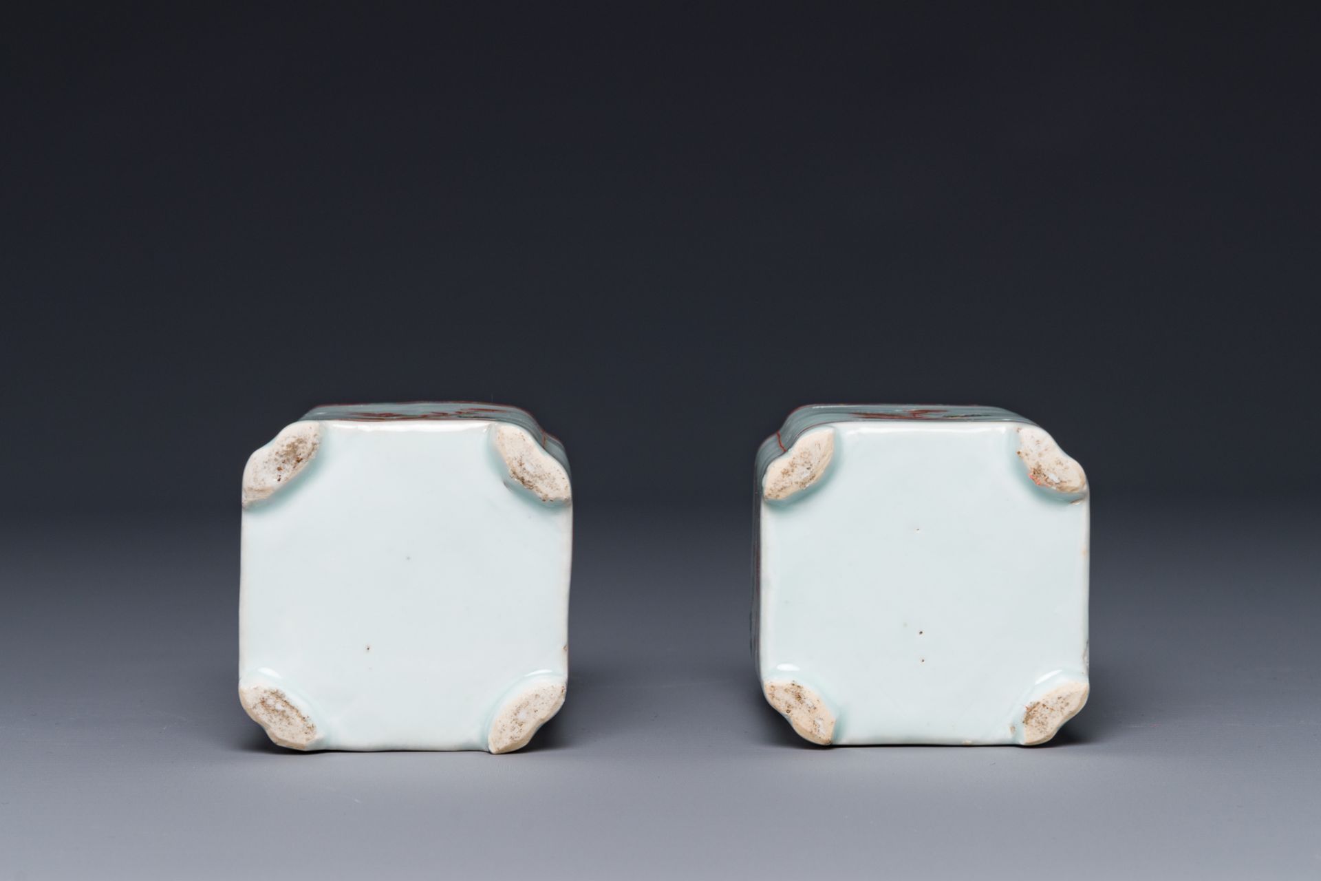 A pair of Chinese famille verte square tea caddies, Kangxi - Image 6 of 6