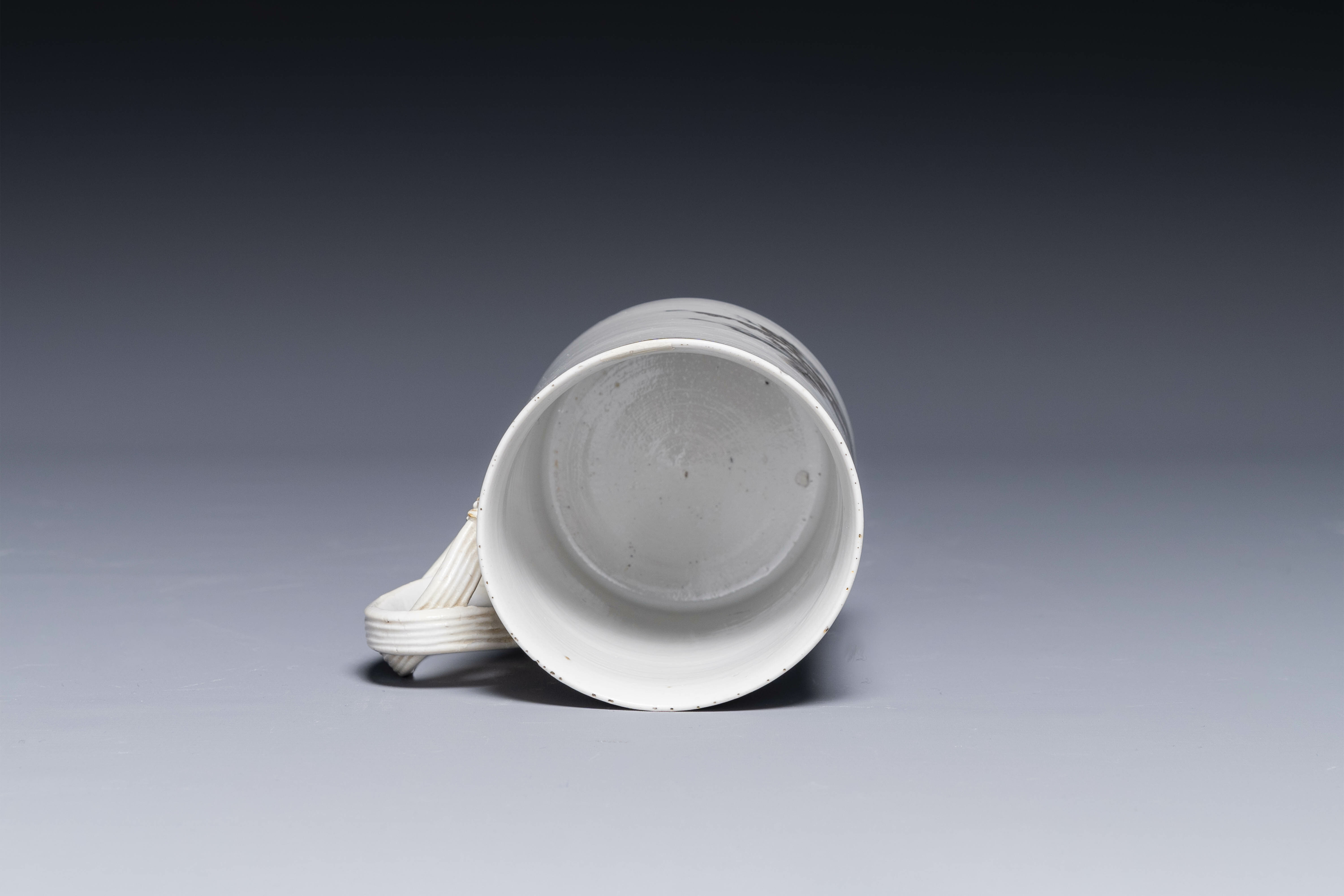 A varied collection of nine pieces Chinese export porcelain, Qianlong/Jiaqing - Image 11 of 12