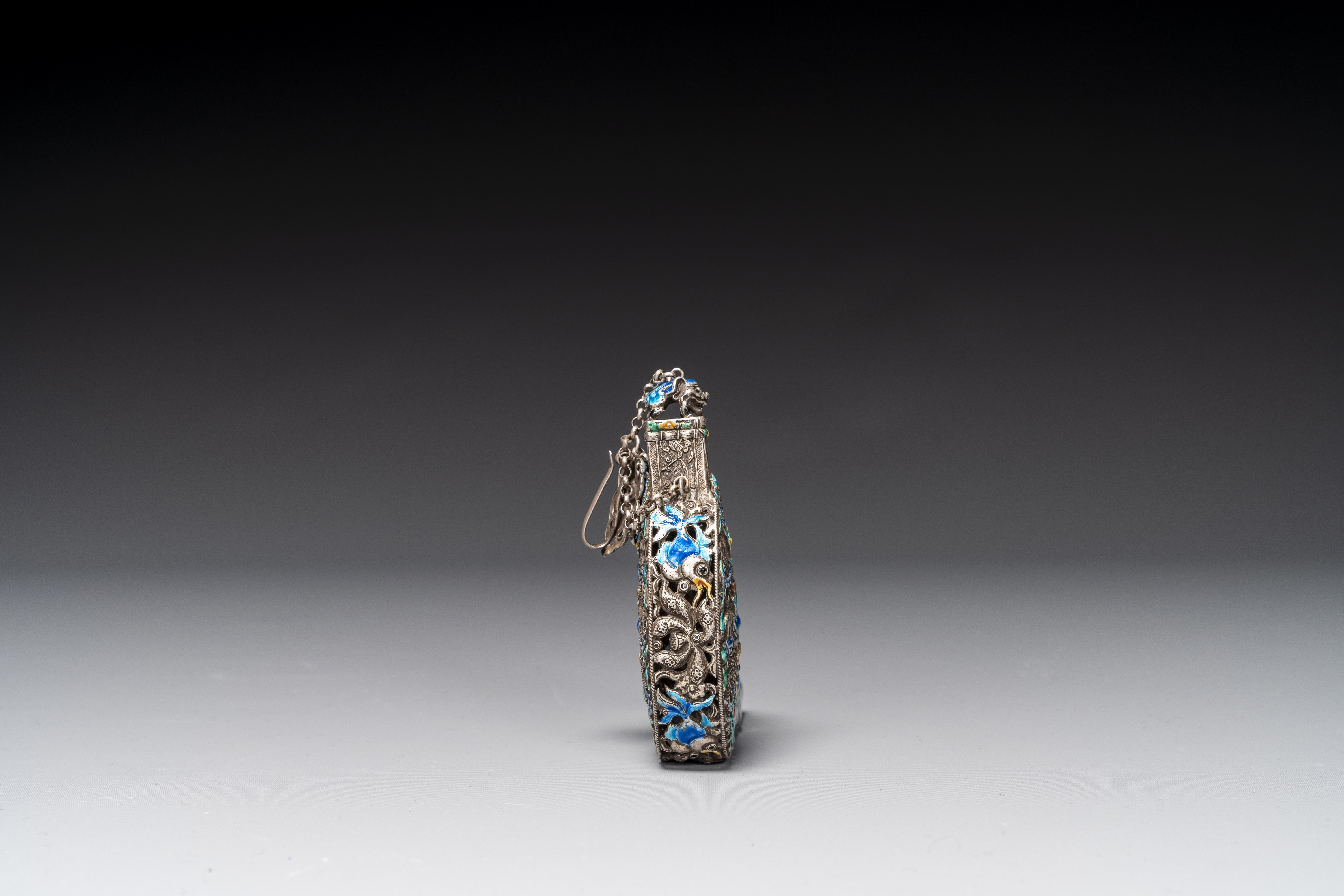 A Chinese openworked and partly enamelled silver bottle, 19th C. - Image 4 of 7