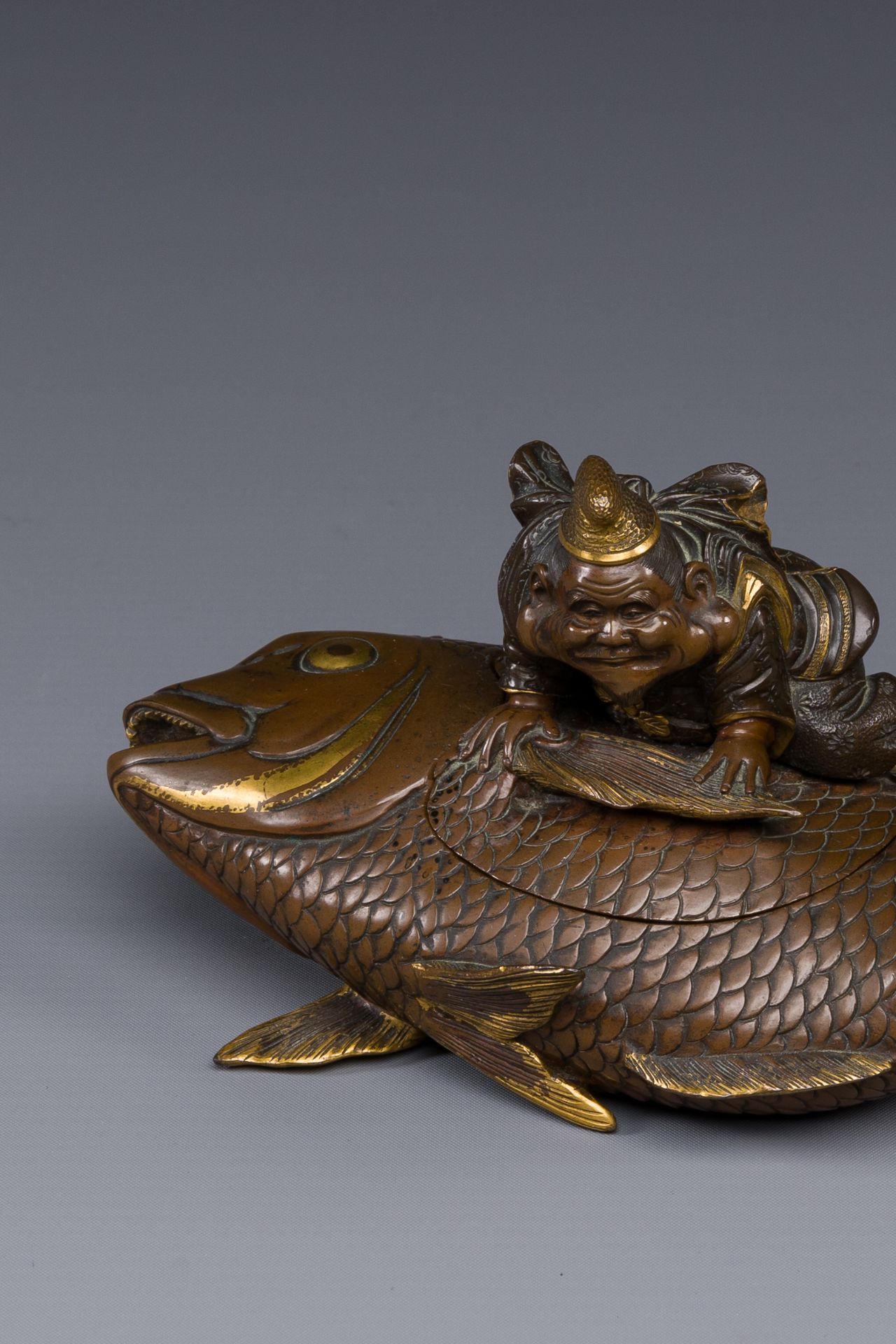 A Japanese partly gilded bronze lidded box in the shape of Ebisu on sea bream, signed Miyao Zo, Meij - Image 10 of 10