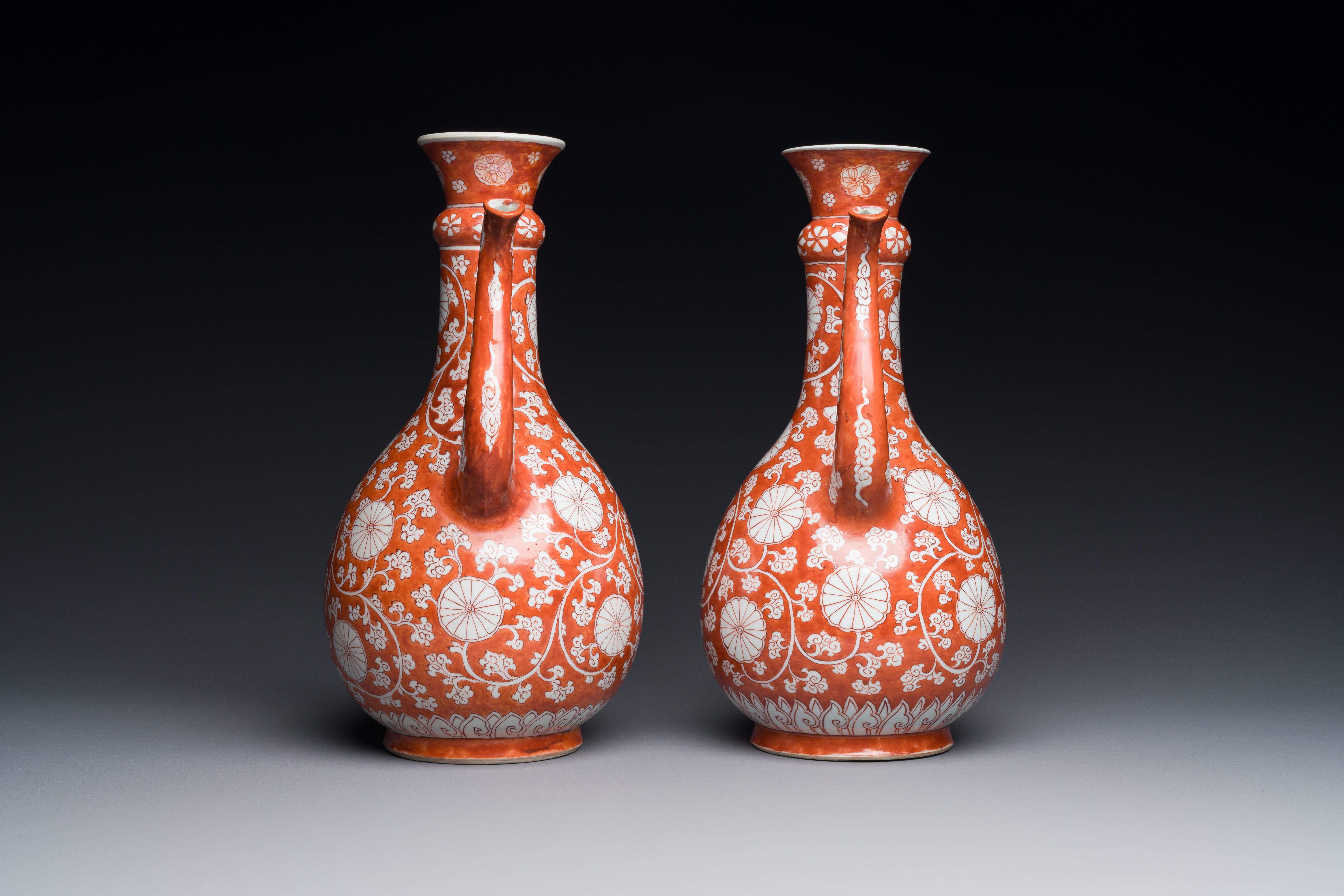 A pair of rare Chinese iron-red-enamelled 'chrysanthemum scroll' ewers, Kangxi - Image 5 of 7