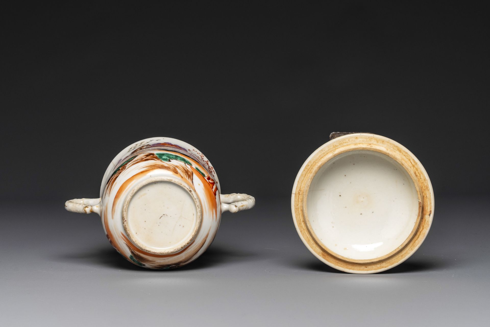 Four Chinese famille rose cups and saucers and a sugar bowl with design of two horses, Qianlong - Image 10 of 10