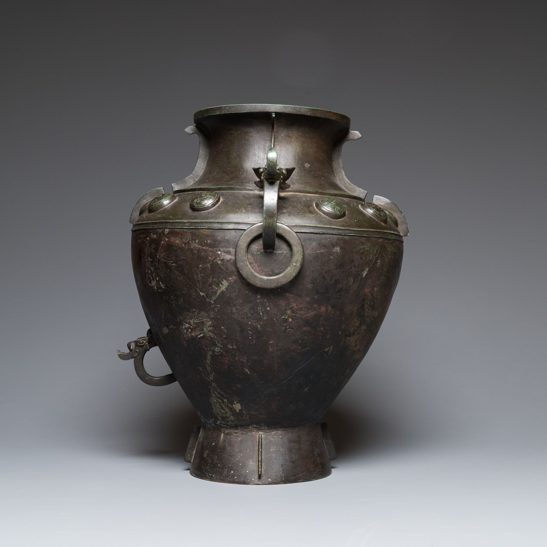 A rare massive Chinese archaistic bronze 'lei' wine vessel with inscription, Song - Image 8 of 30