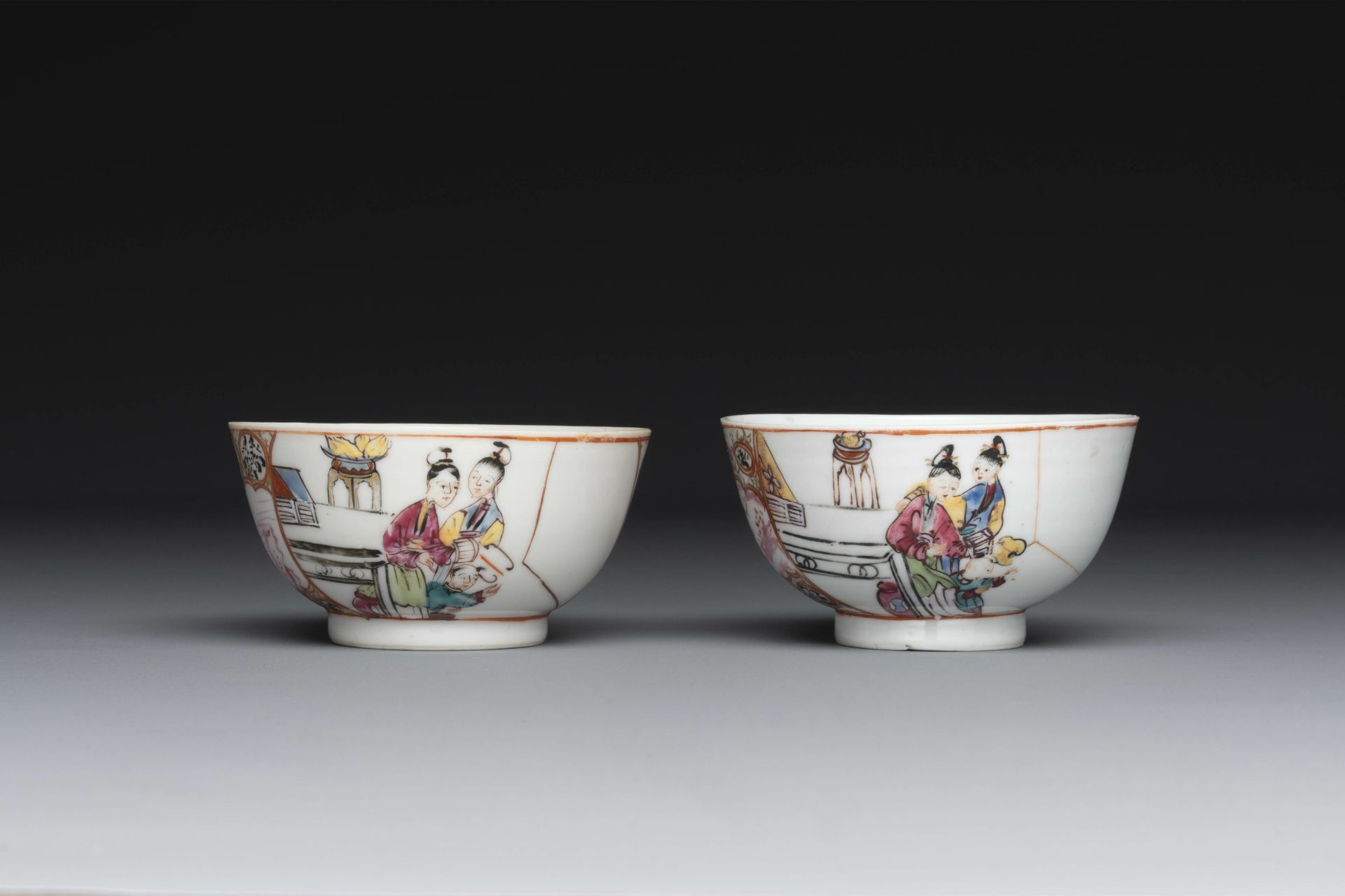 A varied collection of Chinese famille rose and verte porcelain, 18/19th C. - Bild 6 aus 19