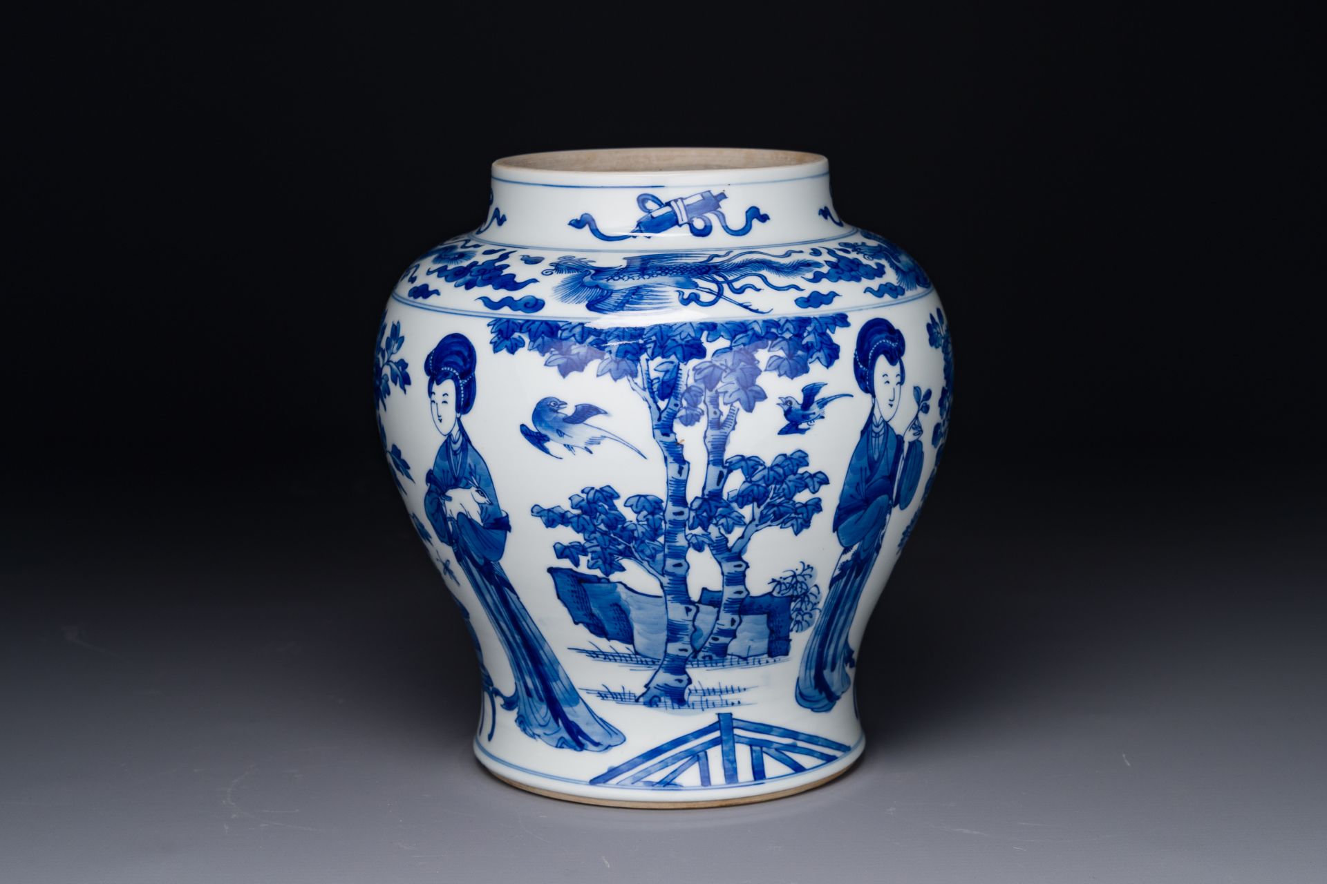 A Chinese blue and white 'Long Eliza' vase, Kangxi - Bild 5 aus 7