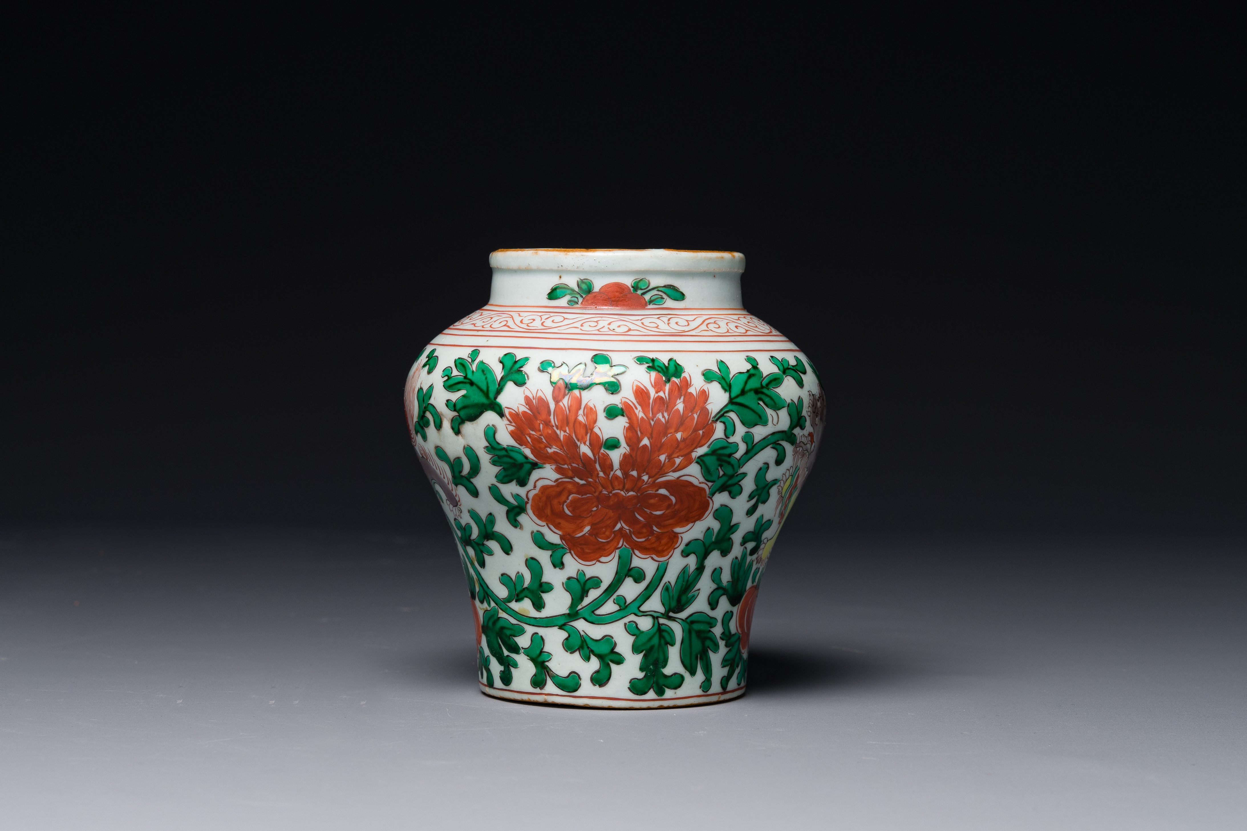 A small Chinese wucai 'Buddhist lion and peony scroll' jar, Transition period - Image 2 of 6