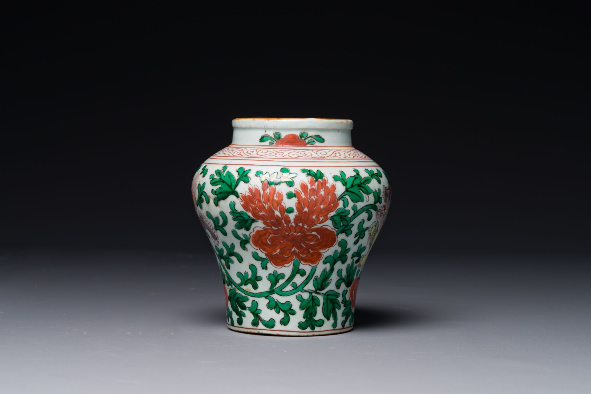 A small Chinese wucai 'Buddhist lion and peony scroll' jar, Transition period - Image 2 of 6