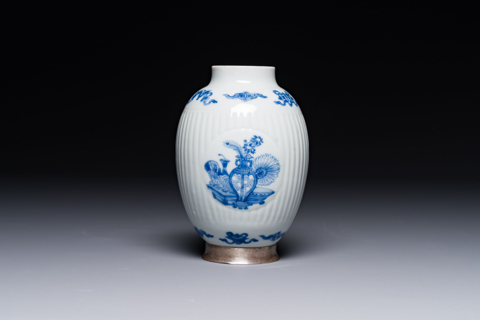 A fine Chinese blue and white silver mounted jar, signed Bo Gu Zhai åšå¤æ–Ž, Jiajing mark, Kangxi