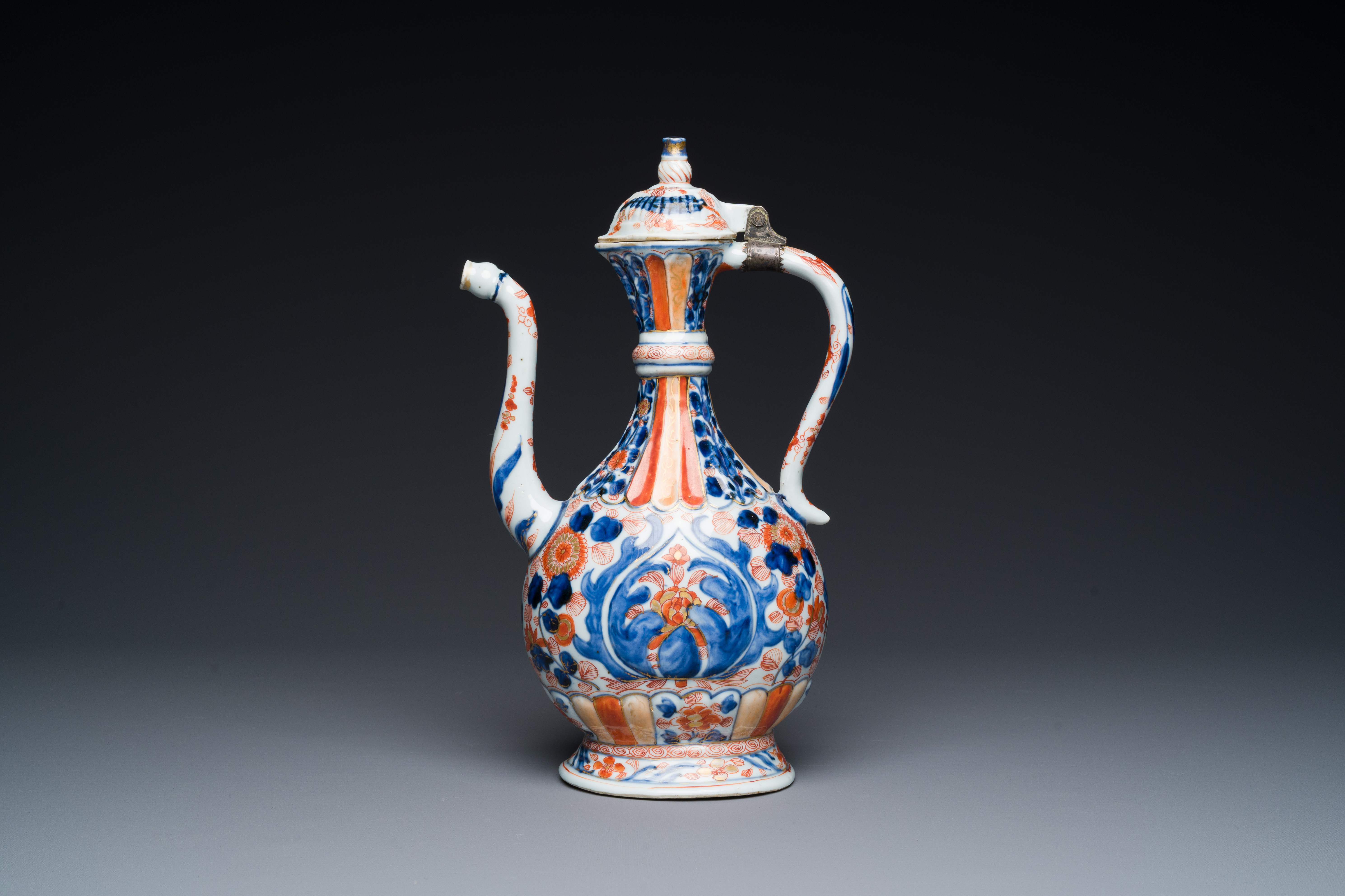 A Chinese Imari-style 'aftaba' ewer for the Islamic market, Kangxi - Image 2 of 8