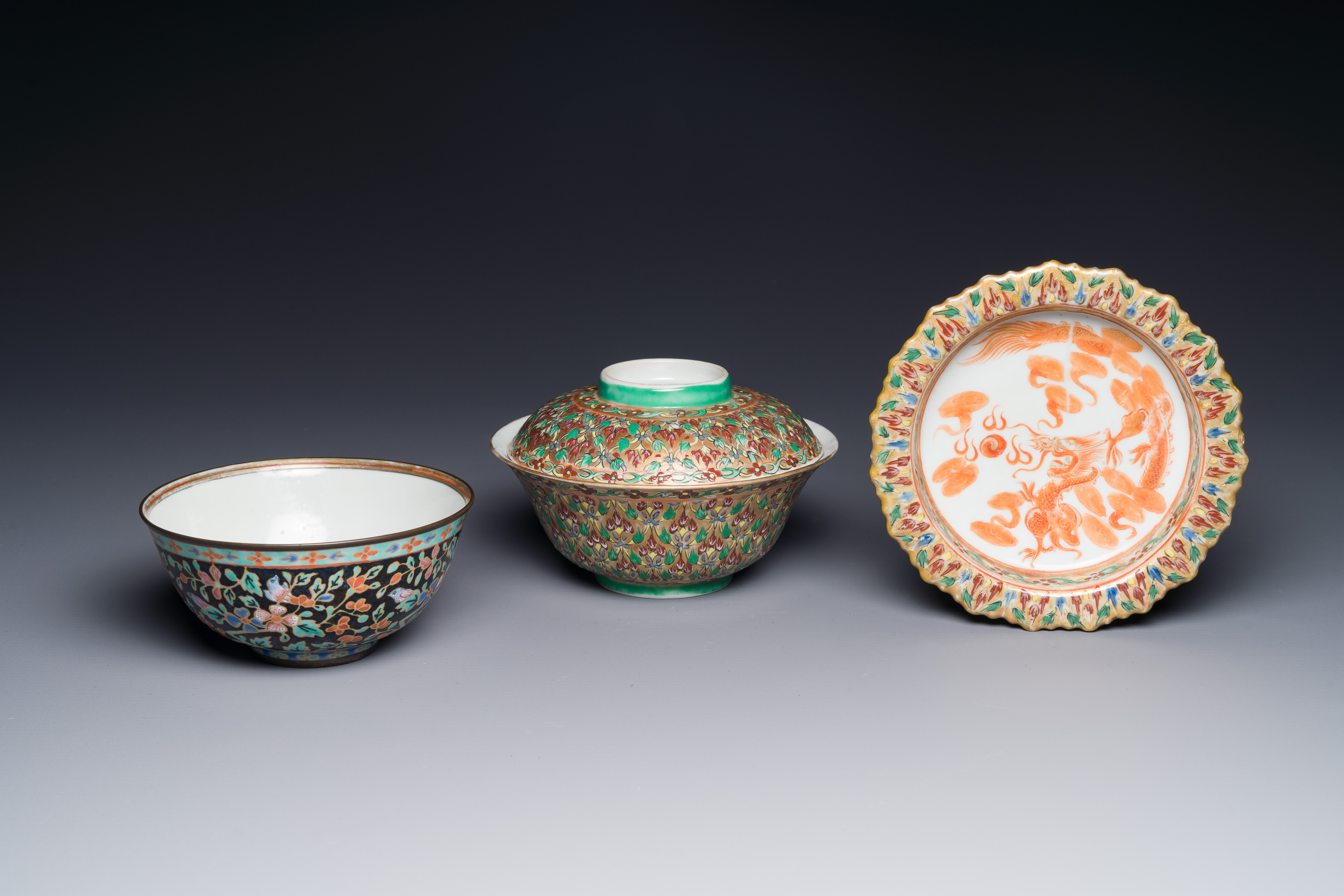 A Chinese Bencharong bowl, covered bowl and tazza for the Thai market, 19th C. - Image 2 of 5