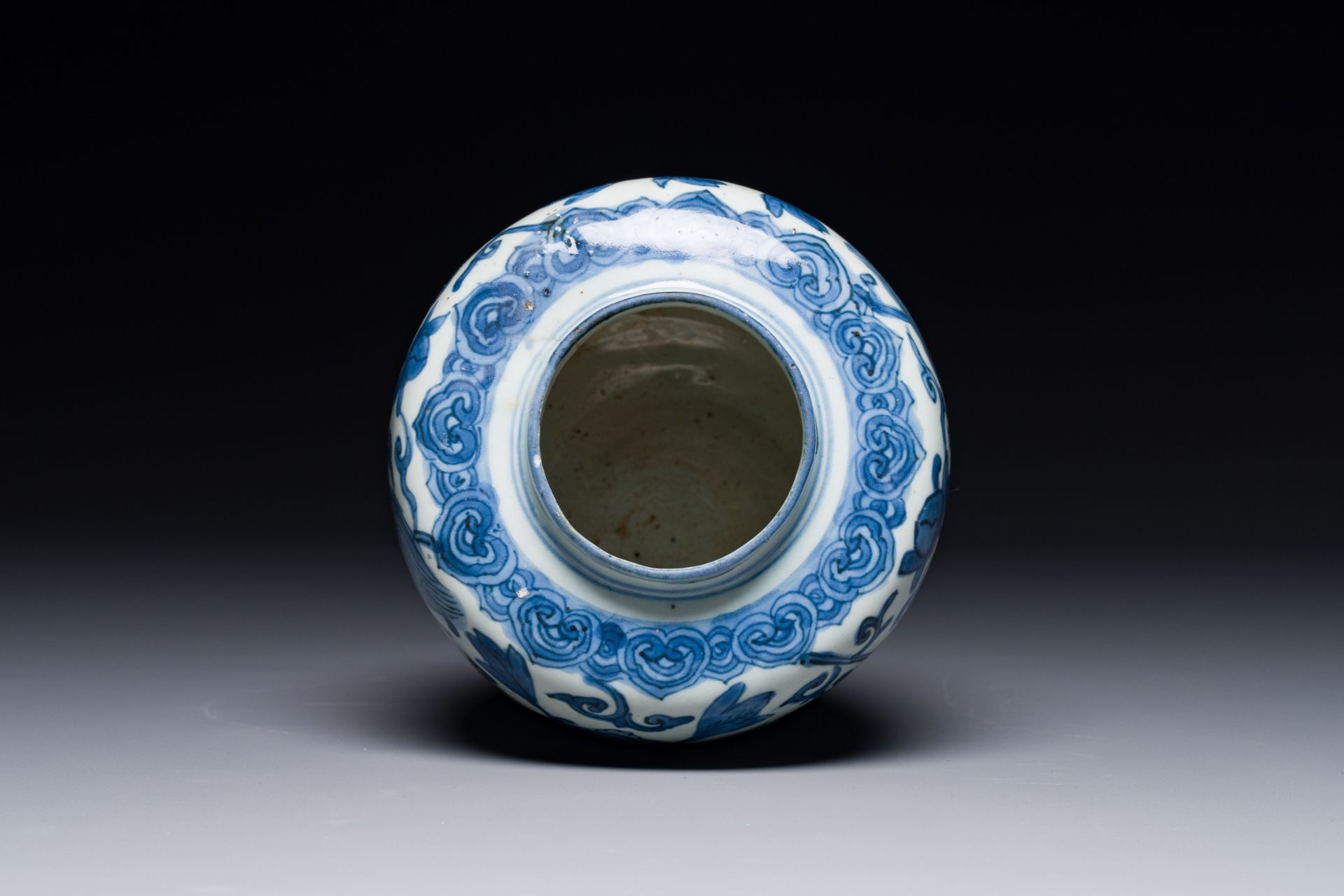 A Chinese blue and white 'Buddhist lion and lotus scroll' jar, Wanli - Image 5 of 6