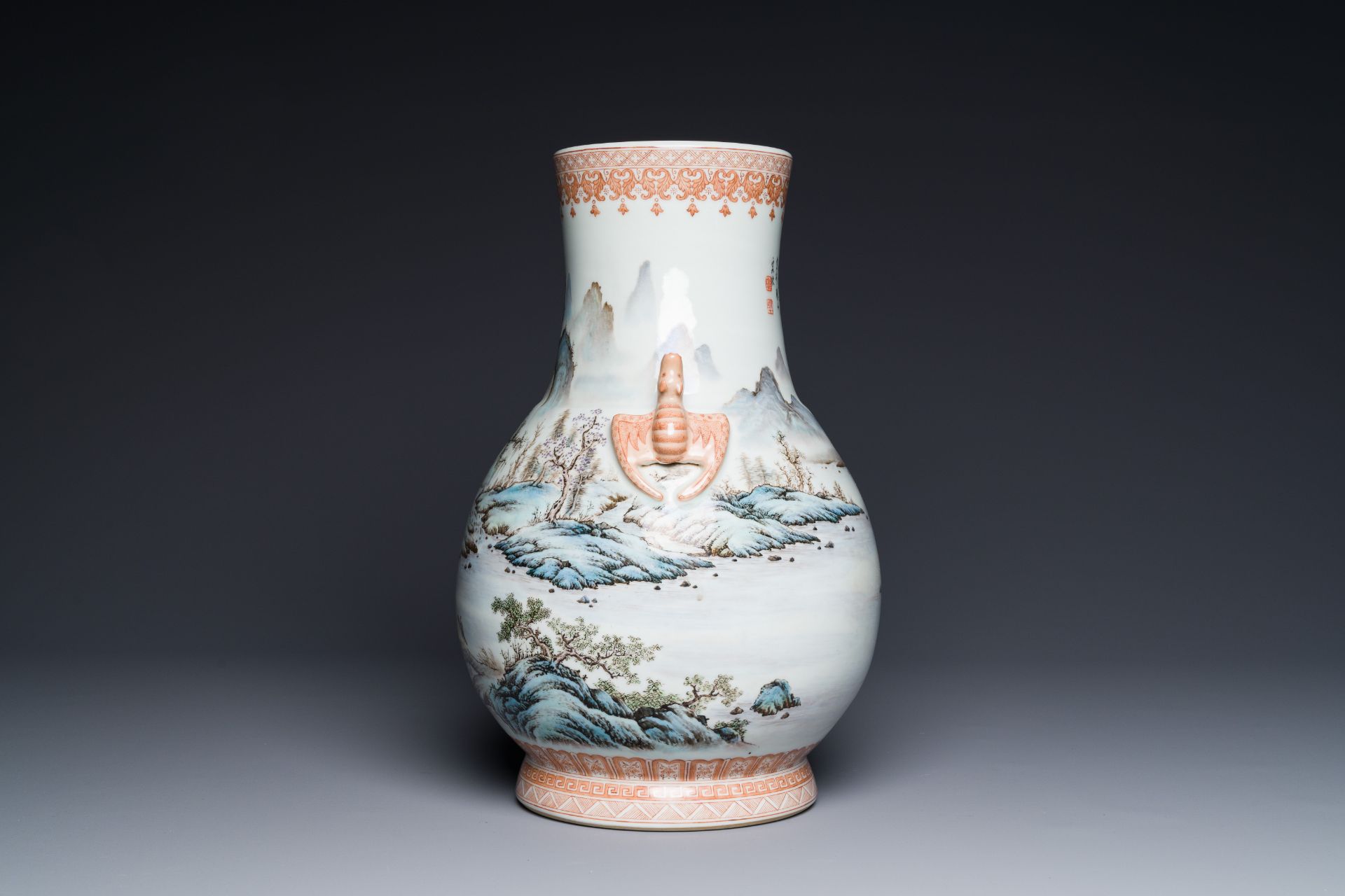 A Chinese famille rose 'hu' vase with mountainous landscape, signed Wang Xiaoting æ±ªå°äº­, dated 1 - Bild 2 aus 6