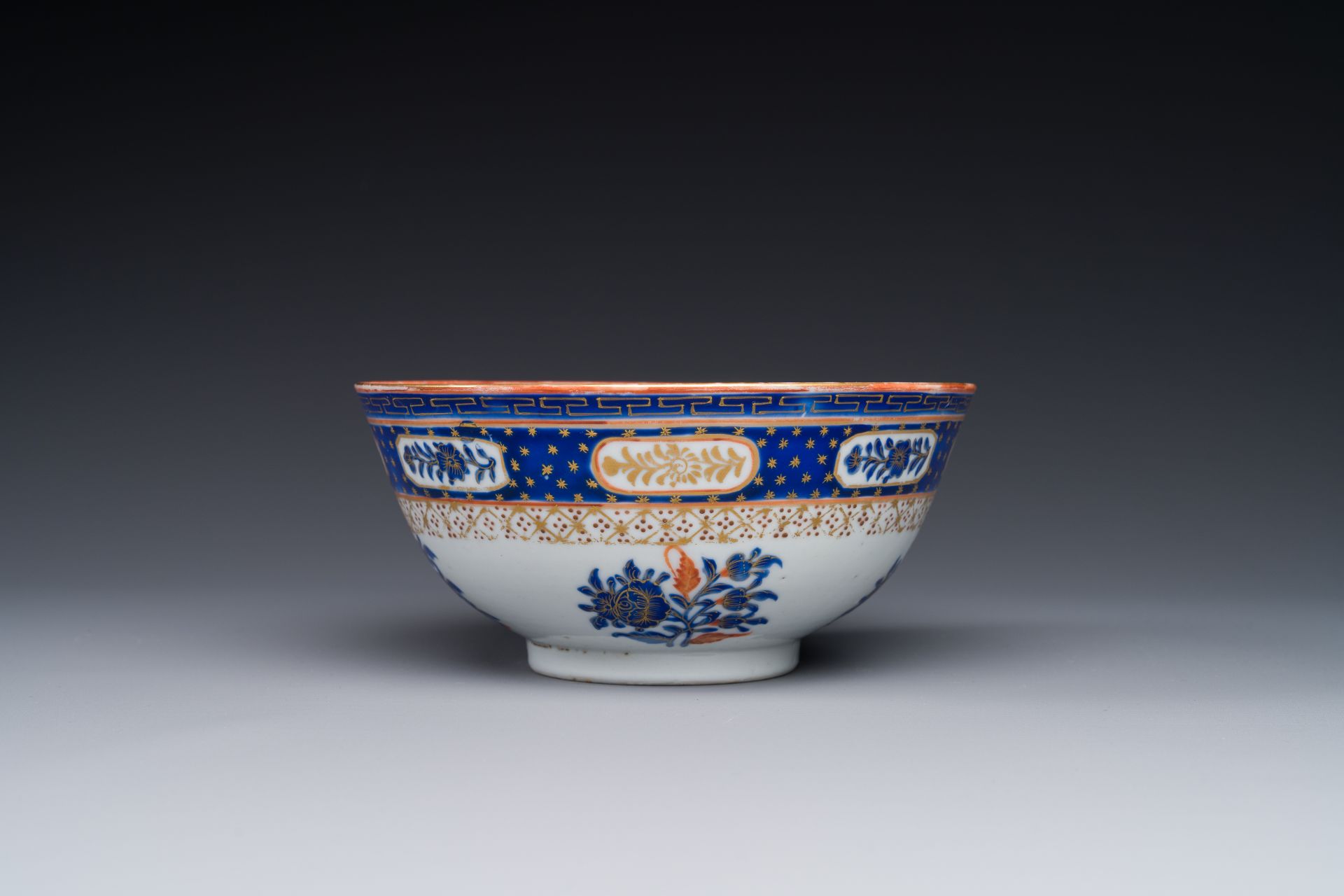 A Chinese Canton polychrome decorated bowl for the Islamic market, 19th C. - Bild 3 aus 5