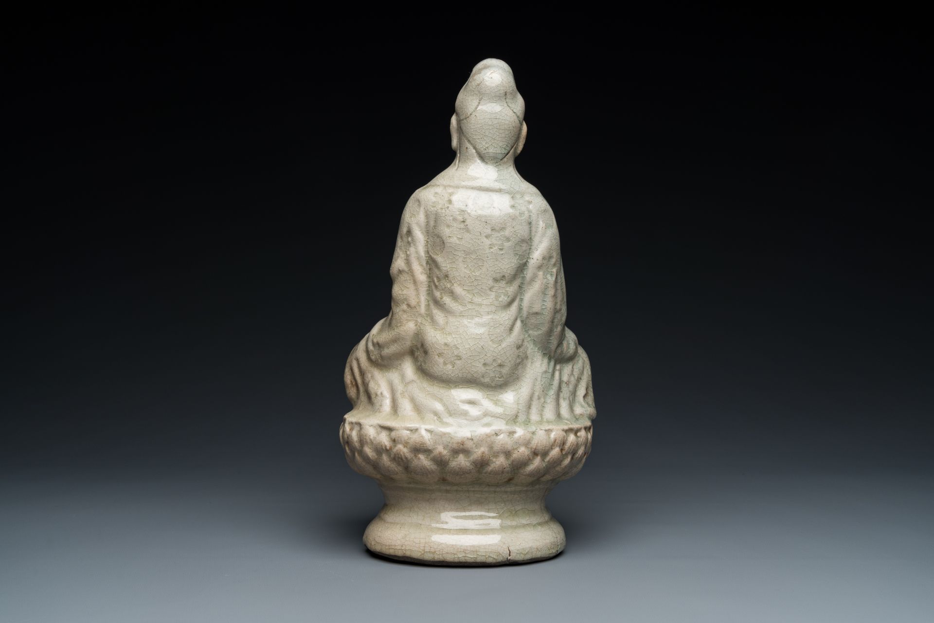 A celadon-glazed figure of Quan Am, North-Vietnam, 17/18th C. - Image 4 of 6