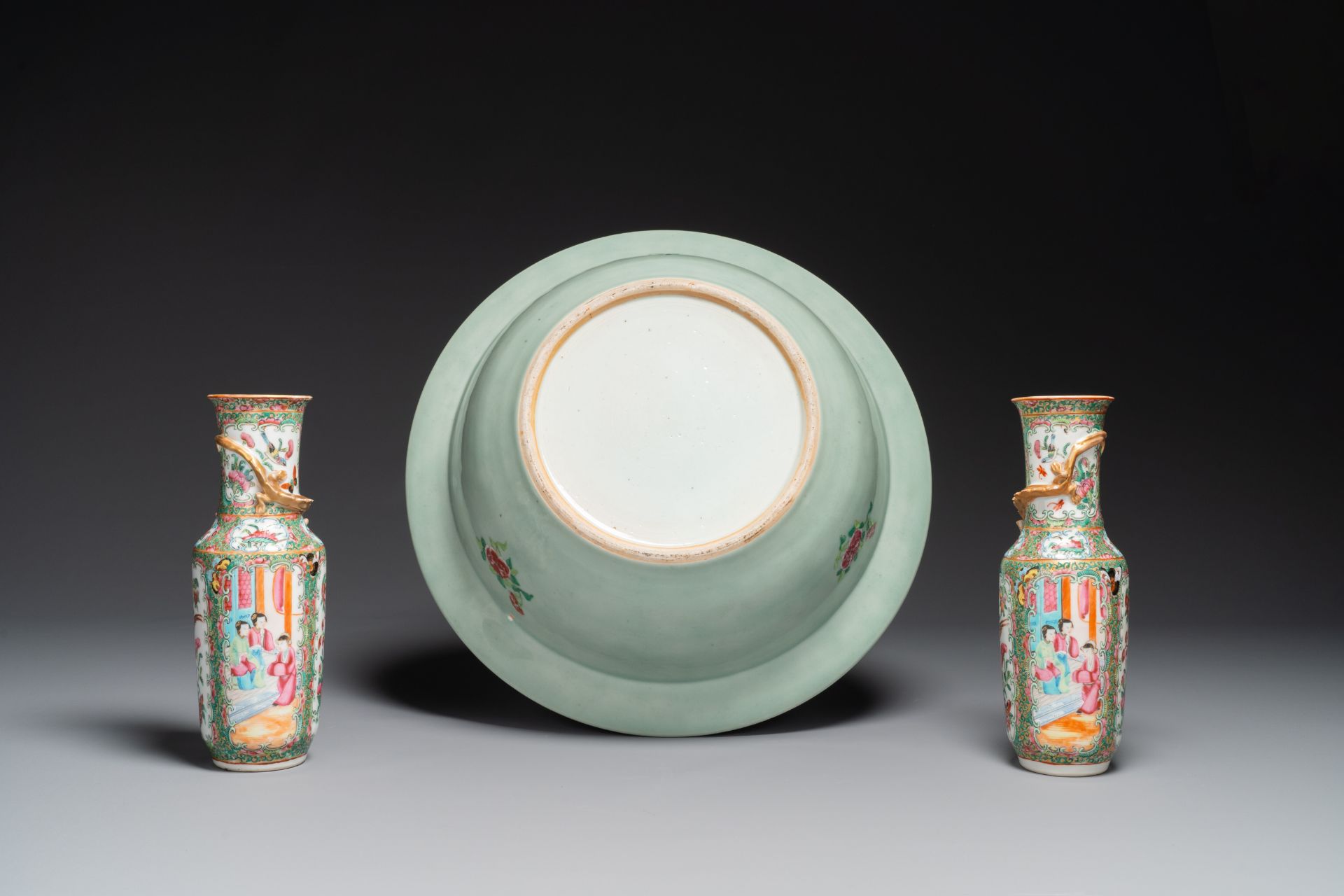A Chinese Canton famille rose basin and a pair of vases vases with narrative design, 19th C. - Image 2 of 4