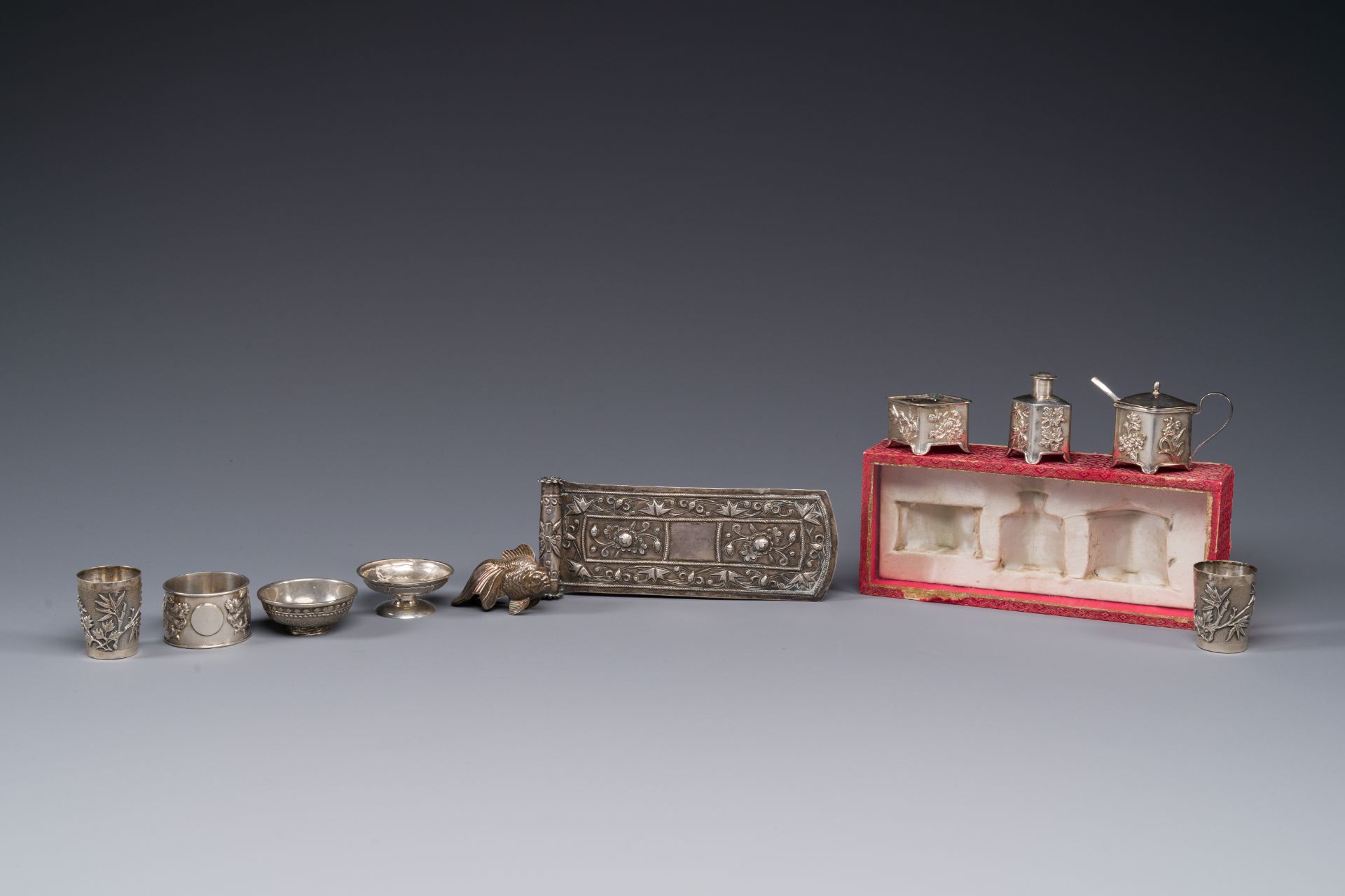 A group of ten varied Chinese small silver wares, Bao Sheng å¯¶å‡ mark, 19/20th C. - Bild 2 aus 3