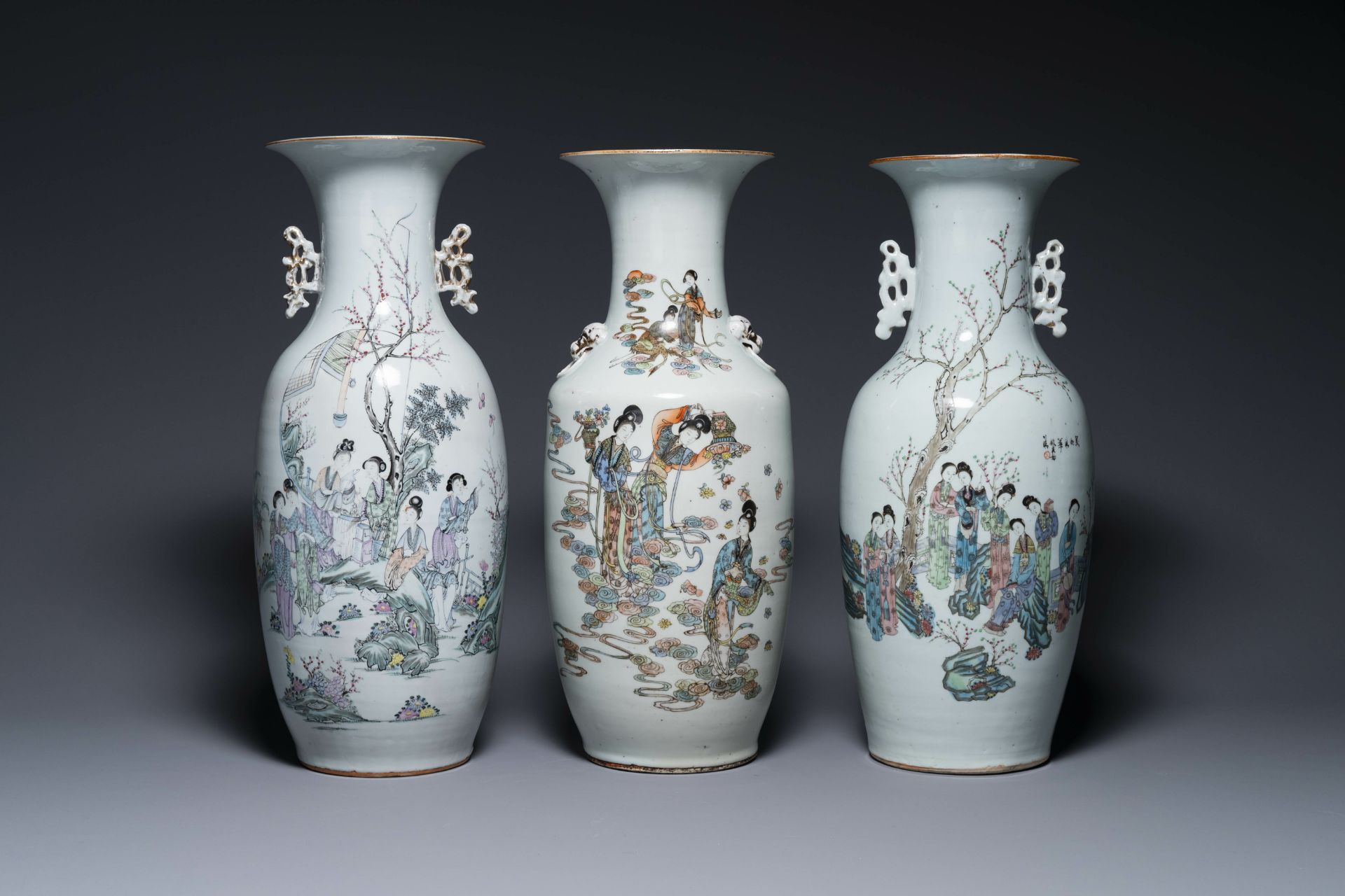 Five Chinese famille rose vases with figural design, 19/20th C. - Bild 2 aus 9