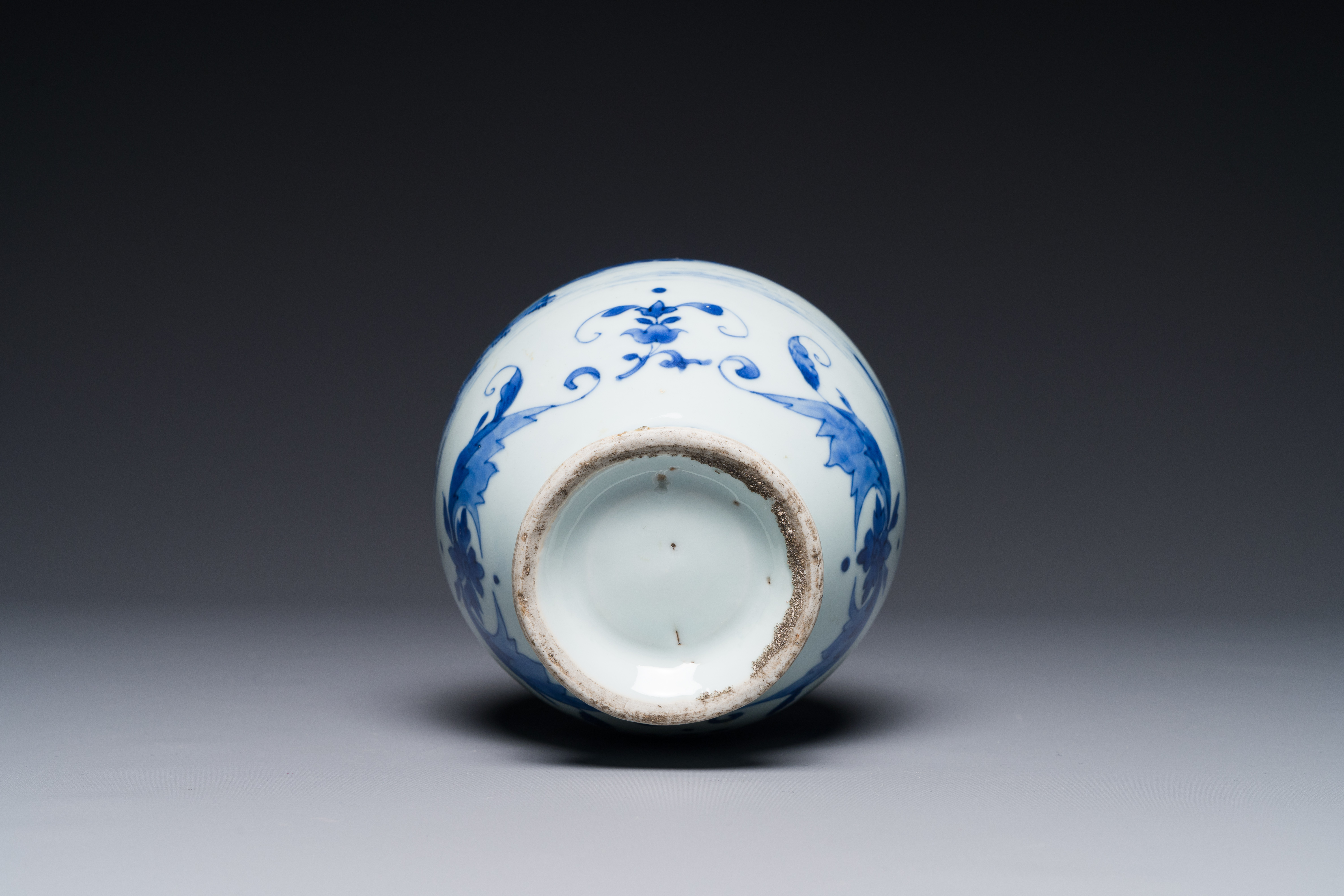 A Chinese blue and white ewer with landscape design, Transitional period - Image 4 of 4