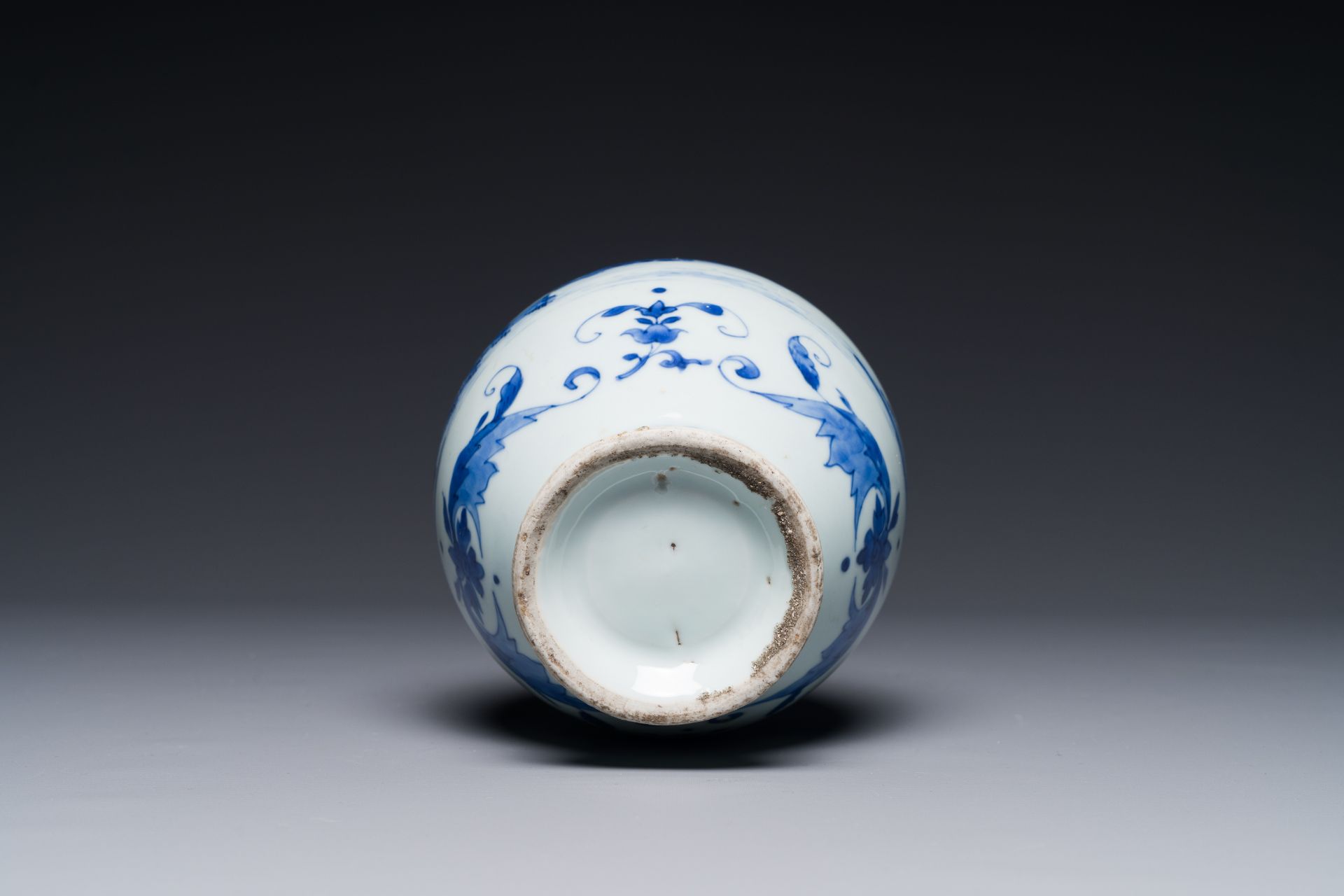 A Chinese blue and white ewer with landscape design, Transitional period - Bild 4 aus 4