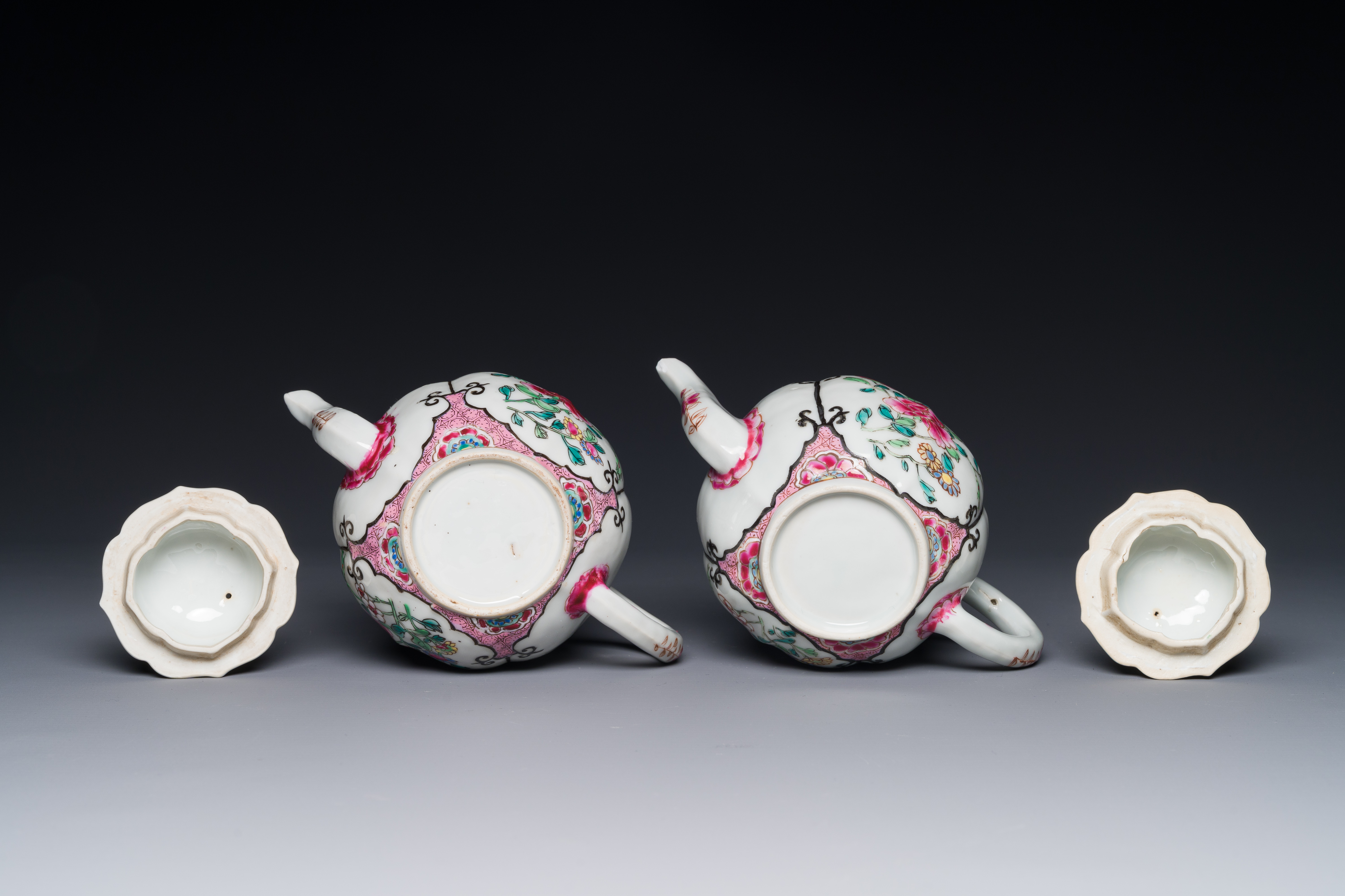 A pair of Chinese famille rose teapots with floral decor, Qianlong - Image 4 of 4